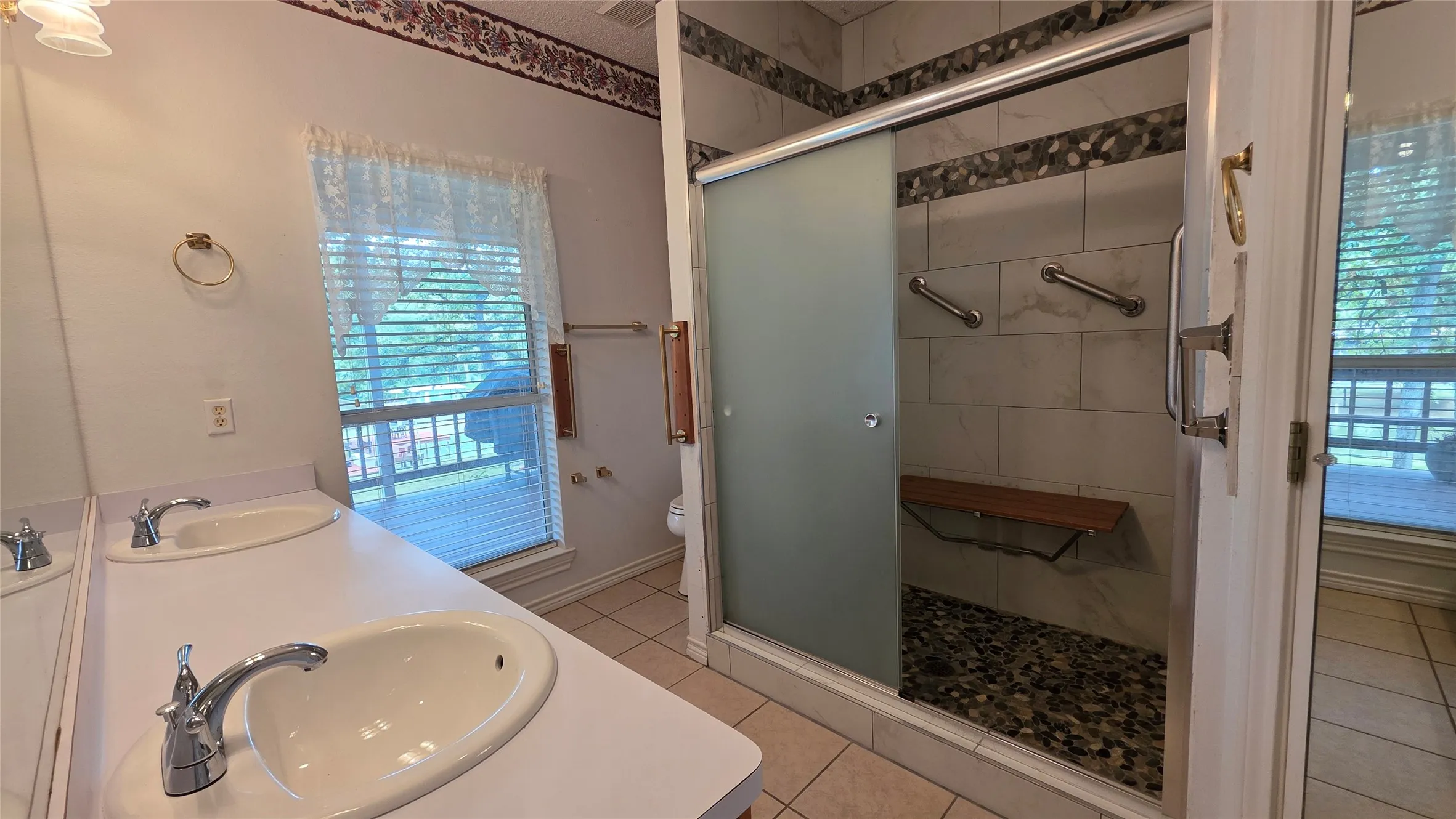 Single Family Residence For Sale in Henderson County , 5488 Point LaVista, Malakoff, Texas 75148, 3 Bedroom, 2 Bathroom, 2 Garage spaces, 2,050 Sqft, built in 1997, mls#21410345, Real Estate Agent in Malakoff, Homes For Sale in Henderson county, Homes For Sale in Malakoff, Realtor in Malakoff Texas, Real Estate Brokerage Independent Realty Texas, Luminita Cordes Realtor