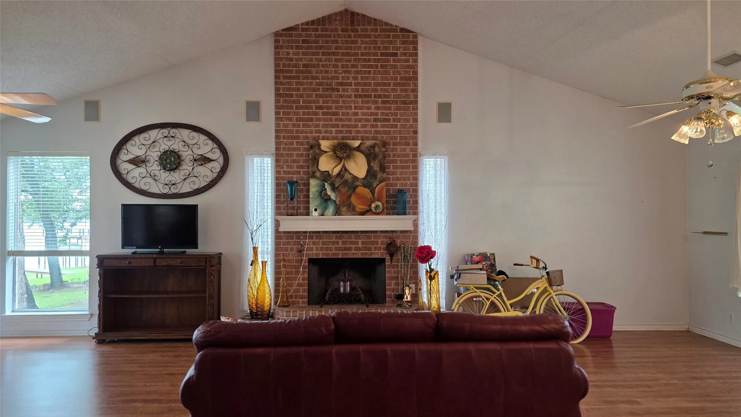 Single Family Residence For Sale in Henderson County , 5488 Point LaVista, Malakoff, Texas 75148, 3 Bedroom, 2 Bathroom, 2 Garage spaces, 2,050 Sqft, built in 1997, mls#21410345, Real Estate Agent in Malakoff, Homes For Sale in Henderson county, Homes For Sale in Malakoff, Realtor in Malakoff Texas, Real Estate Brokerage Independent Realty Texas, Luminita Cordes Realtor