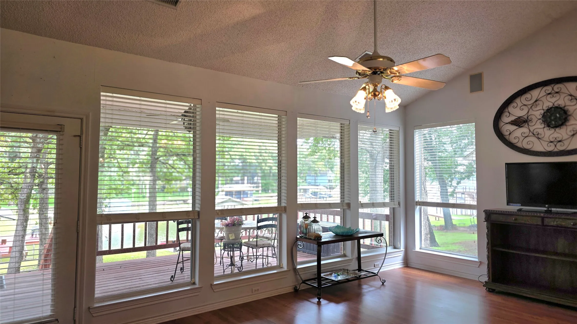 Single Family Residence For Sale in Henderson County , 5488 Point LaVista, Malakoff, Texas 75148, 3 Bedroom, 2 Bathroom, 2 Garage spaces, 2,050 Sqft, built in 1997, mls#21410345, Real Estate Agent in Malakoff, Homes For Sale in Henderson county, Homes For Sale in Malakoff, Realtor in Malakoff Texas, Real Estate Brokerage Independent Realty Texas, Luminita Cordes Realtor