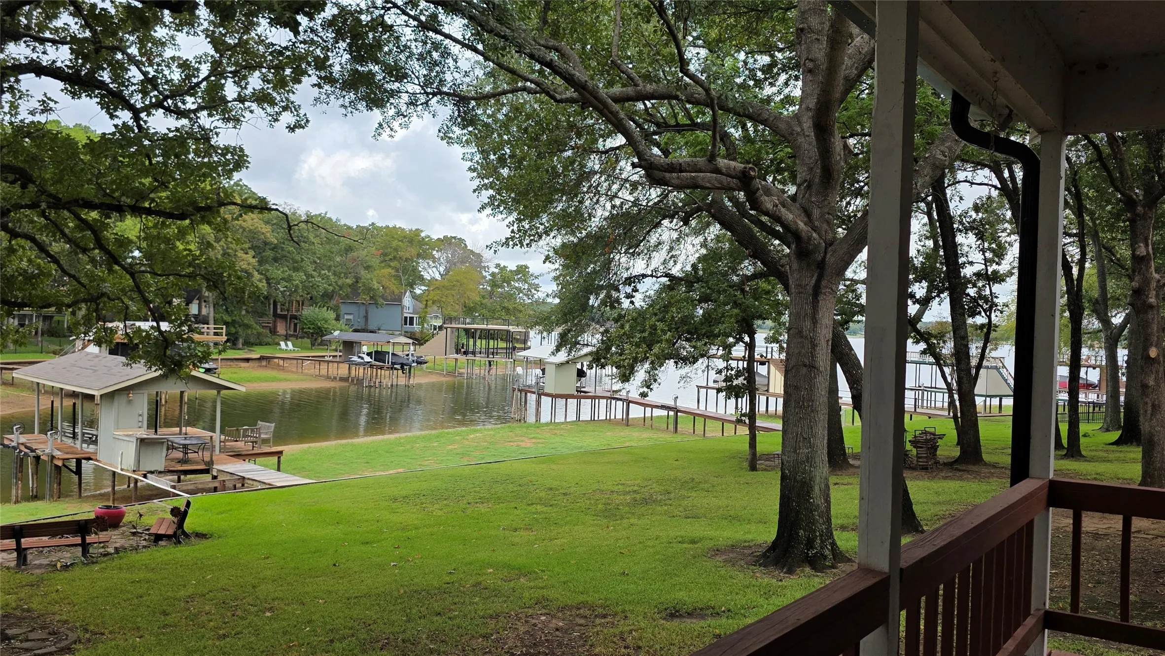 Single Family Residence For Sale in Henderson County , 5488 Point LaVista, Malakoff, Texas 75148, 3 Bedroom, 2 Bathroom, 2 Garage spaces, 2,050 Sqft, built in 1997, mls#21410345, Real Estate Agent in Malakoff, Homes For Sale in Henderson county, Homes For Sale in Malakoff, Realtor in Malakoff Texas, Real Estate Brokerage Independent Realty Texas, Luminita Cordes Realtor