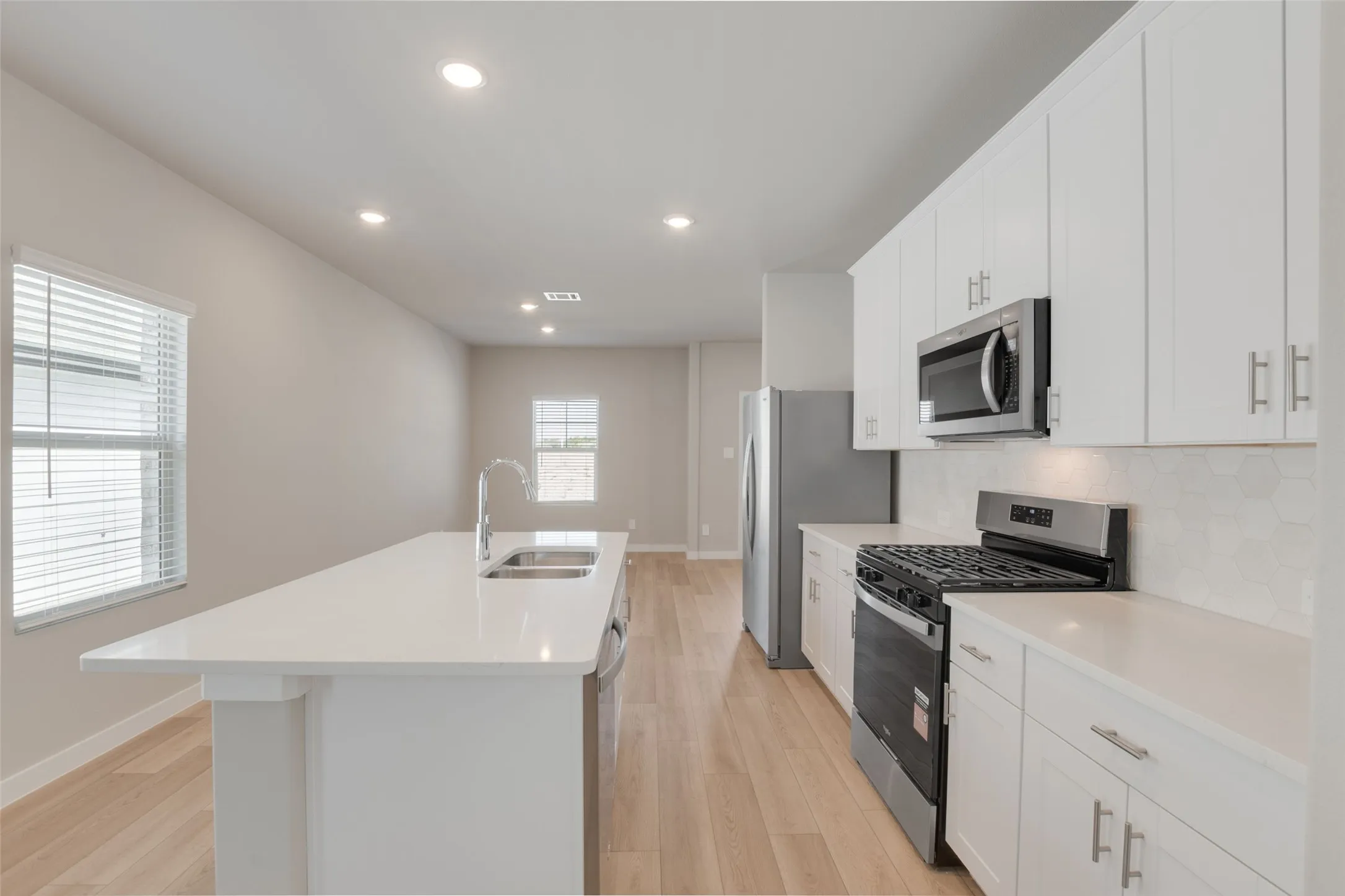 42 inch cabinets with backsplash tiles in kitchen