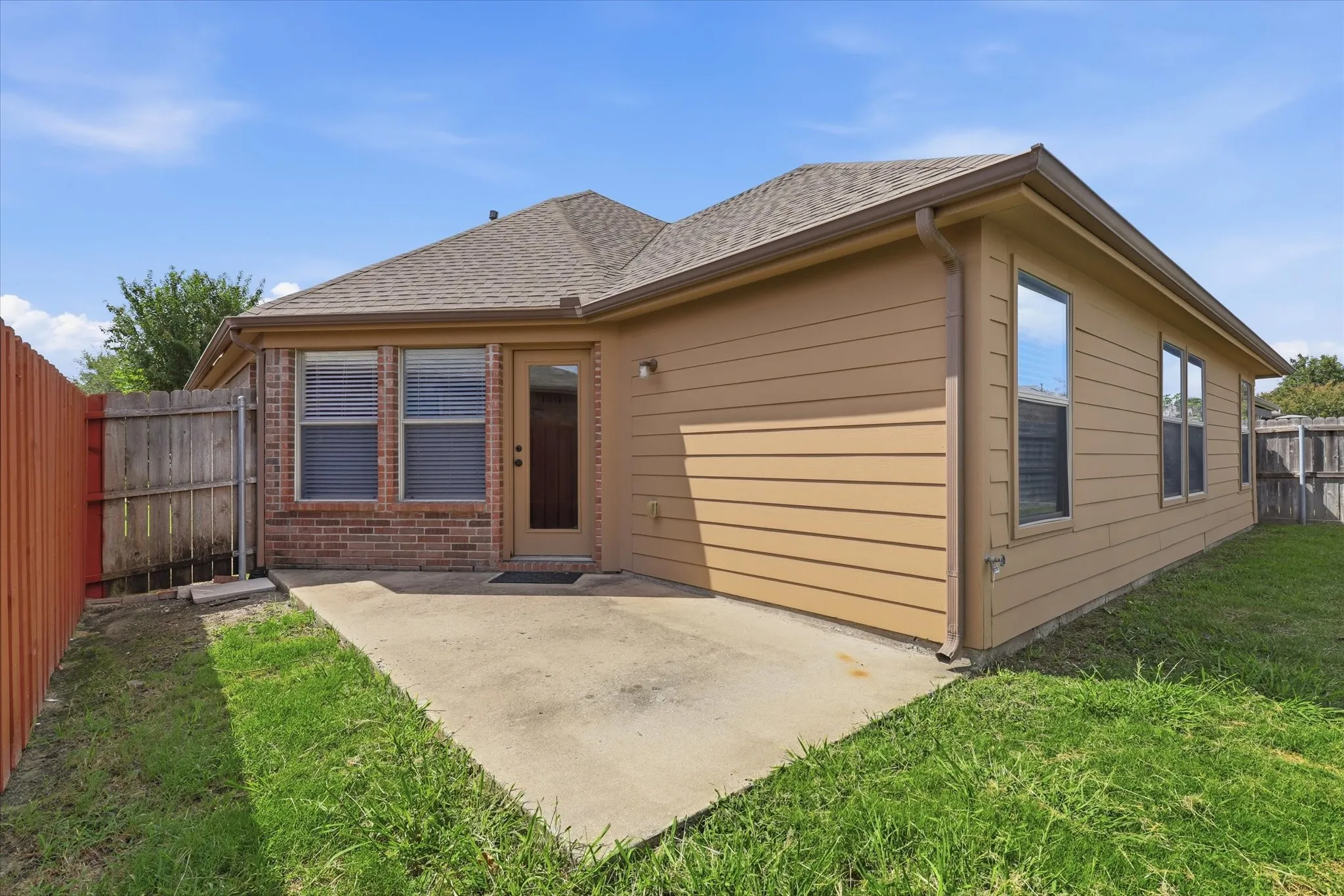 Single Family Residence For Rent in Rockwall County , 506 Hackberry Drive, Fate, Texas 75087, 3 Bedroom, 2 Bathroom, 2 Garage spaces, 2,051 Sqft, built in 2006, mls#21410792, Real Estate Agent in Fate, Homes For Rent in Rockwall county, Homes For Rent in Fate, Realtor in Fate Texas, Real Estate Brokerage Independent Realty Texas, Luminita Cordes Realtor