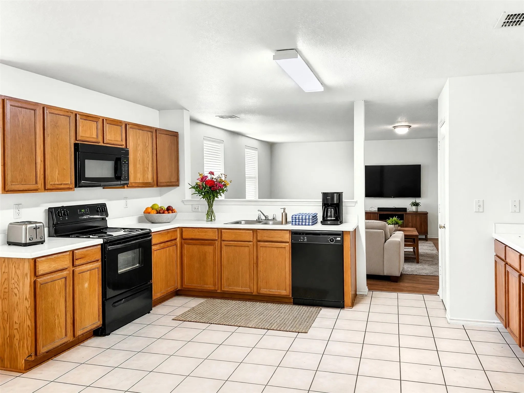 Single Family Residence For Sale in Tarrant County , 8431 Redheart Street, Arlington, Texas 76002, 4 Bedroom, 3 Bathroom, 2 Garage spaces, 3,470 Sqft, built in 2004, mls#21399161, Real Estate Agent in Arlington, Homes For Sale in Tarrant county, Homes For Sale in Arlington, Realtor in Arlington Texas, Real Estate Brokerage Independent Realty Texas, Luminita Cordes Realtor