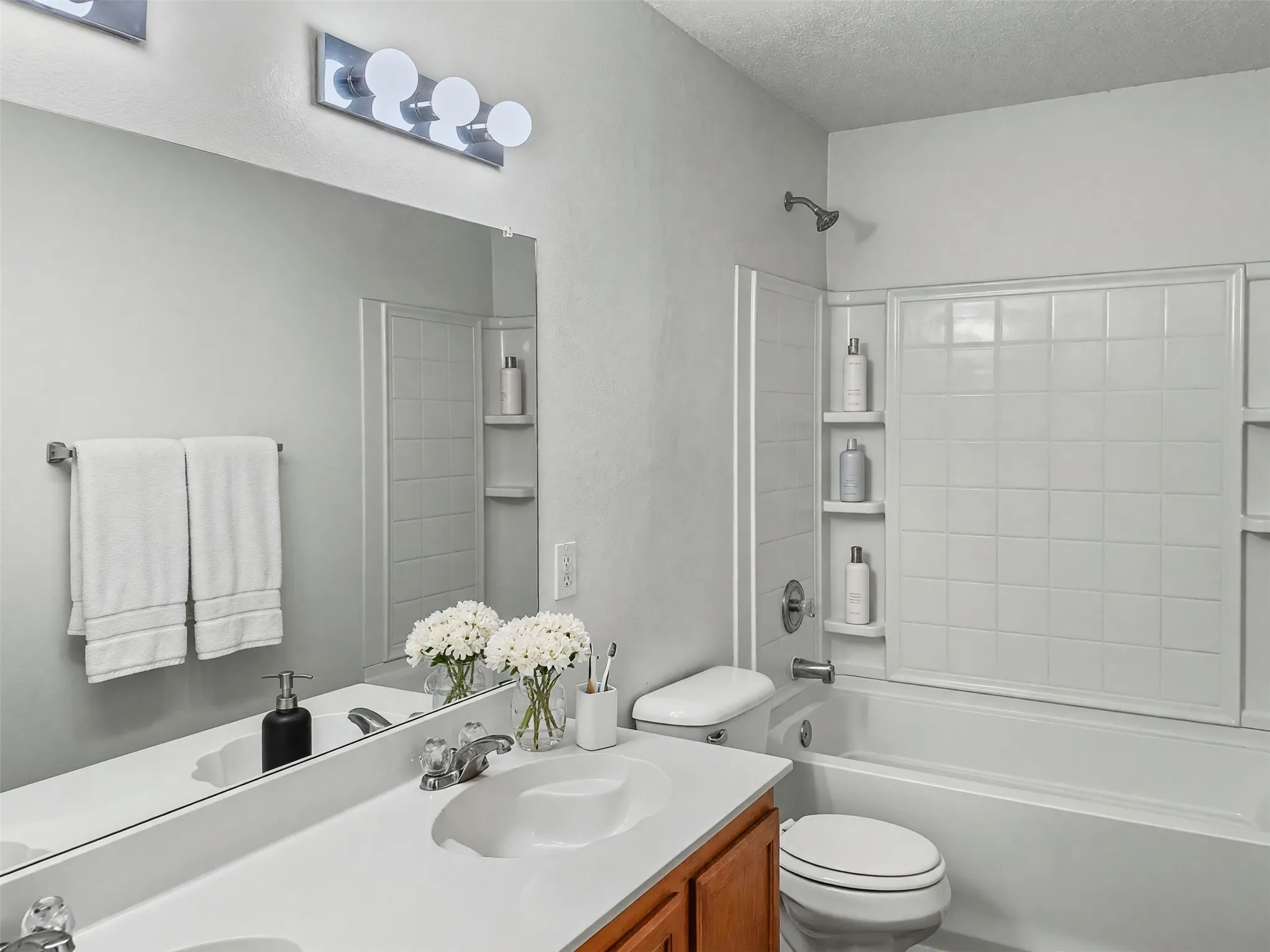 Single Family Residence For Sale in Tarrant County , 8431 Redheart Street, Arlington, Texas 76002, 4 Bedroom, 3 Bathroom, 2 Garage spaces, 3,470 Sqft, built in 2004, mls#21399161, Real Estate Agent in Arlington, Homes For Sale in Tarrant county, Homes For Sale in Arlington, Realtor in Arlington Texas, Real Estate Brokerage Independent Realty Texas, Luminita Cordes Realtor