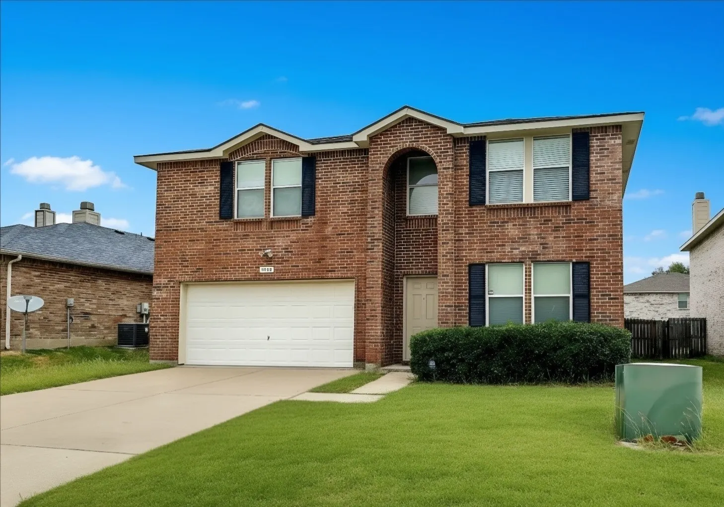 Single Family Residence For Sale in Tarrant County , 8431 Redheart Street, Arlington, Texas 76002, 4 Bedroom, 3 Bathroom, 2 Garage spaces, 3,470 Sqft, built in 2004, mls#21399161, Real Estate Agent in Arlington, Homes For Sale in Tarrant county, Homes For Sale in Arlington, Realtor in Arlington Texas, Real Estate Brokerage Independent Realty Texas, Luminita Cordes Realtor