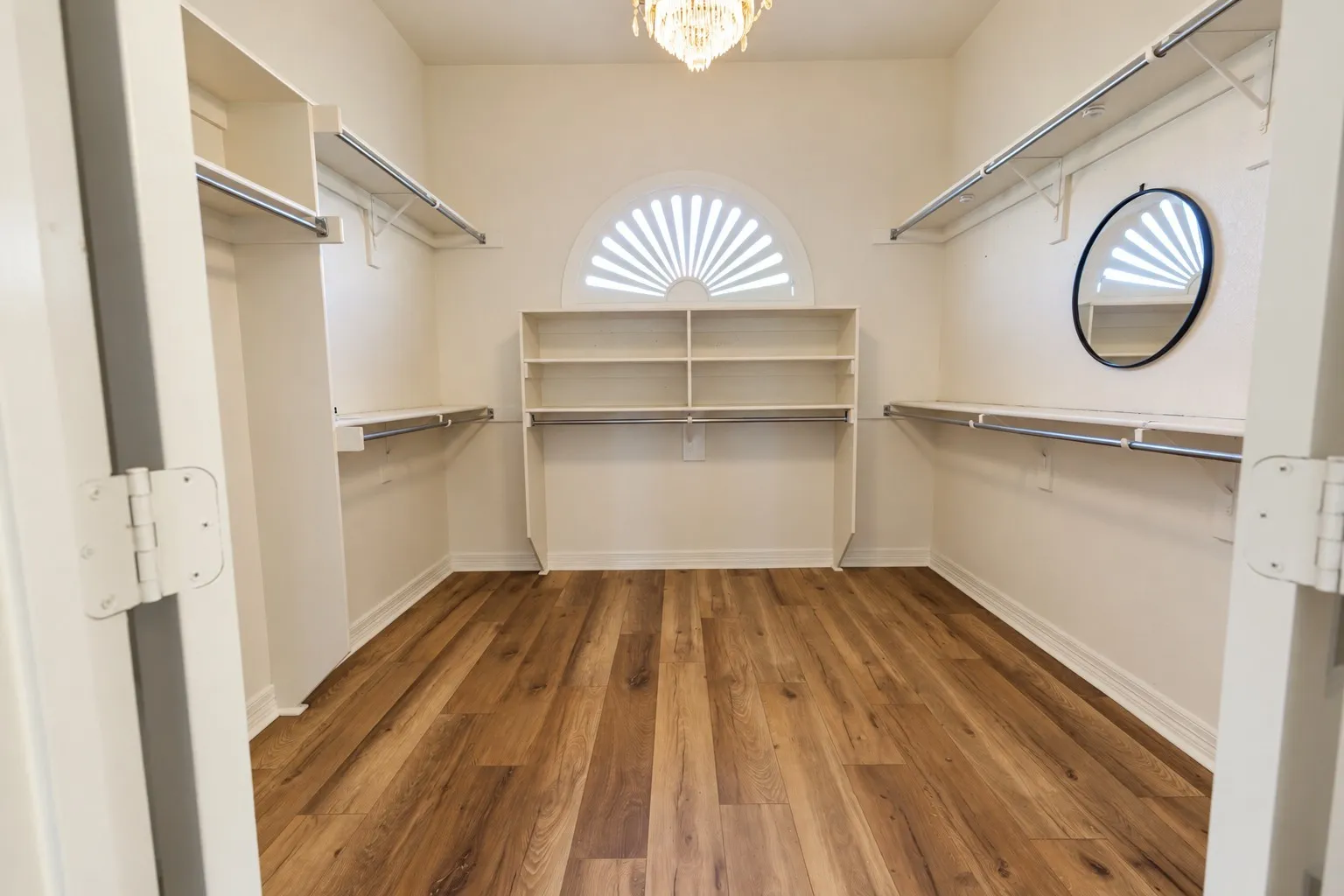 Single Family Residence For Rent in Dallas County , 1428 Windmill Hill Lane, Cedar Hill, Texas 75104, 4 Bedroom, 3 Bathroom, 2 Garage spaces, 3,153 Sqft, built in 2005, mls#21410798, Real Estate Agent in Cedar Hill, Homes For Rent in Dallas county, Homes For Rent in Cedar Hill, Realtor in Cedar Hill Texas, Real Estate Brokerage Independent Realty Texas, Luminita Cordes Realtor
