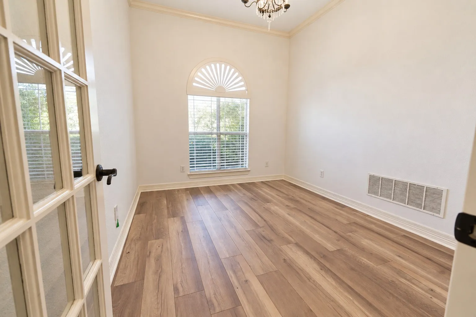 Single Family Residence For Rent in Dallas County , 1428 Windmill Hill Lane, Cedar Hill, Texas 75104, 4 Bedroom, 3 Bathroom, 2 Garage spaces, 3,153 Sqft, built in 2005, mls#21410798, Real Estate Agent in Cedar Hill, Homes For Rent in Dallas county, Homes For Rent in Cedar Hill, Realtor in Cedar Hill Texas, Real Estate Brokerage Independent Realty Texas, Luminita Cordes Realtor