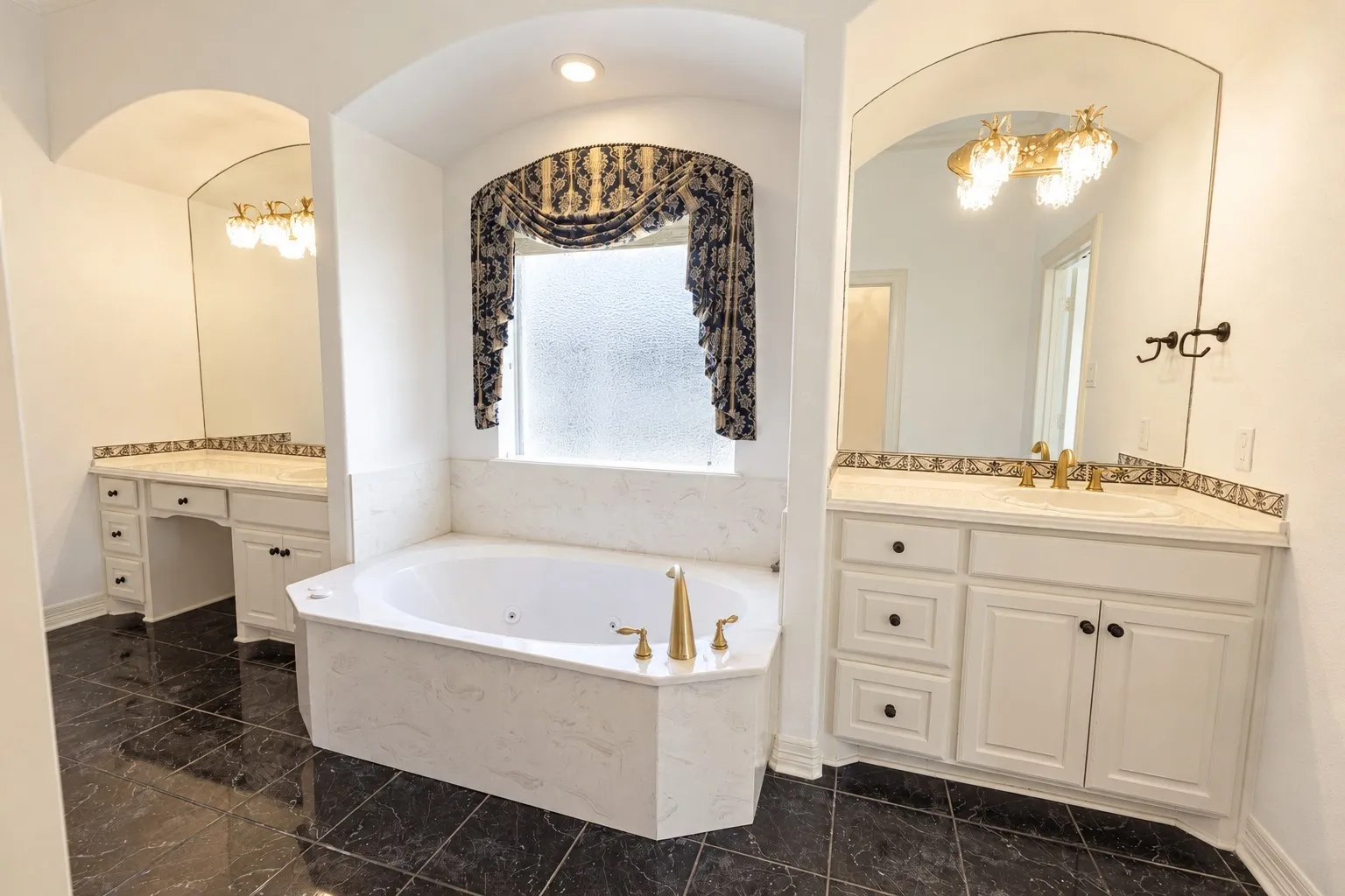 Single Family Residence For Rent in Dallas County , 1428 Windmill Hill Lane, Cedar Hill, Texas 75104, 4 Bedroom, 3 Bathroom, 2 Garage spaces, 3,153 Sqft, built in 2005, mls#21410798, Real Estate Agent in Cedar Hill, Homes For Rent in Dallas county, Homes For Rent in Cedar Hill, Realtor in Cedar Hill Texas, Real Estate Brokerage Independent Realty Texas, Luminita Cordes Realtor