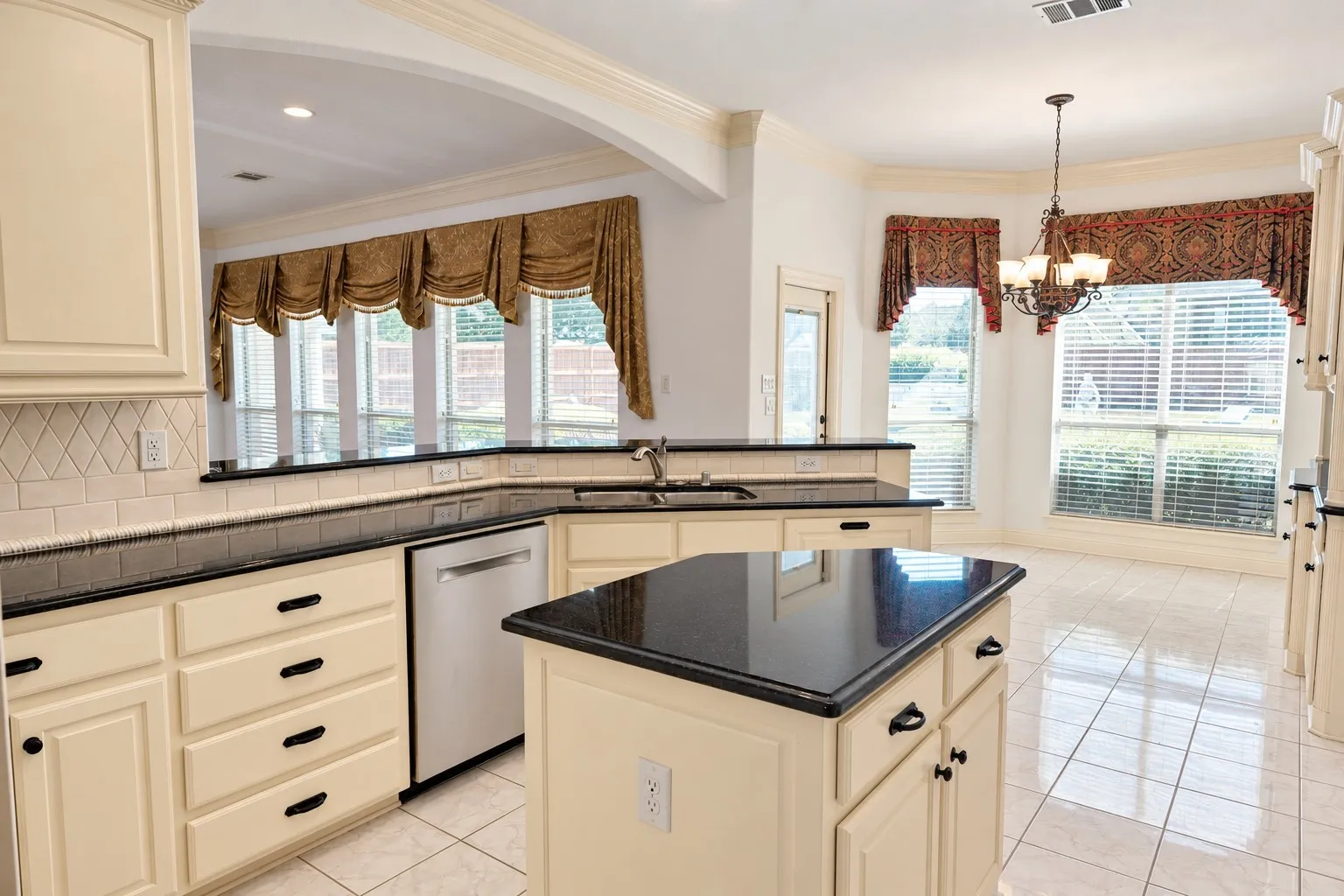 Single Family Residence For Rent in Dallas County , 1428 Windmill Hill Lane, Cedar Hill, Texas 75104, 4 Bedroom, 3 Bathroom, 2 Garage spaces, 3,153 Sqft, built in 2005, mls#21410798, Real Estate Agent in Cedar Hill, Homes For Rent in Dallas county, Homes For Rent in Cedar Hill, Realtor in Cedar Hill Texas, Real Estate Brokerage Independent Realty Texas, Luminita Cordes Realtor