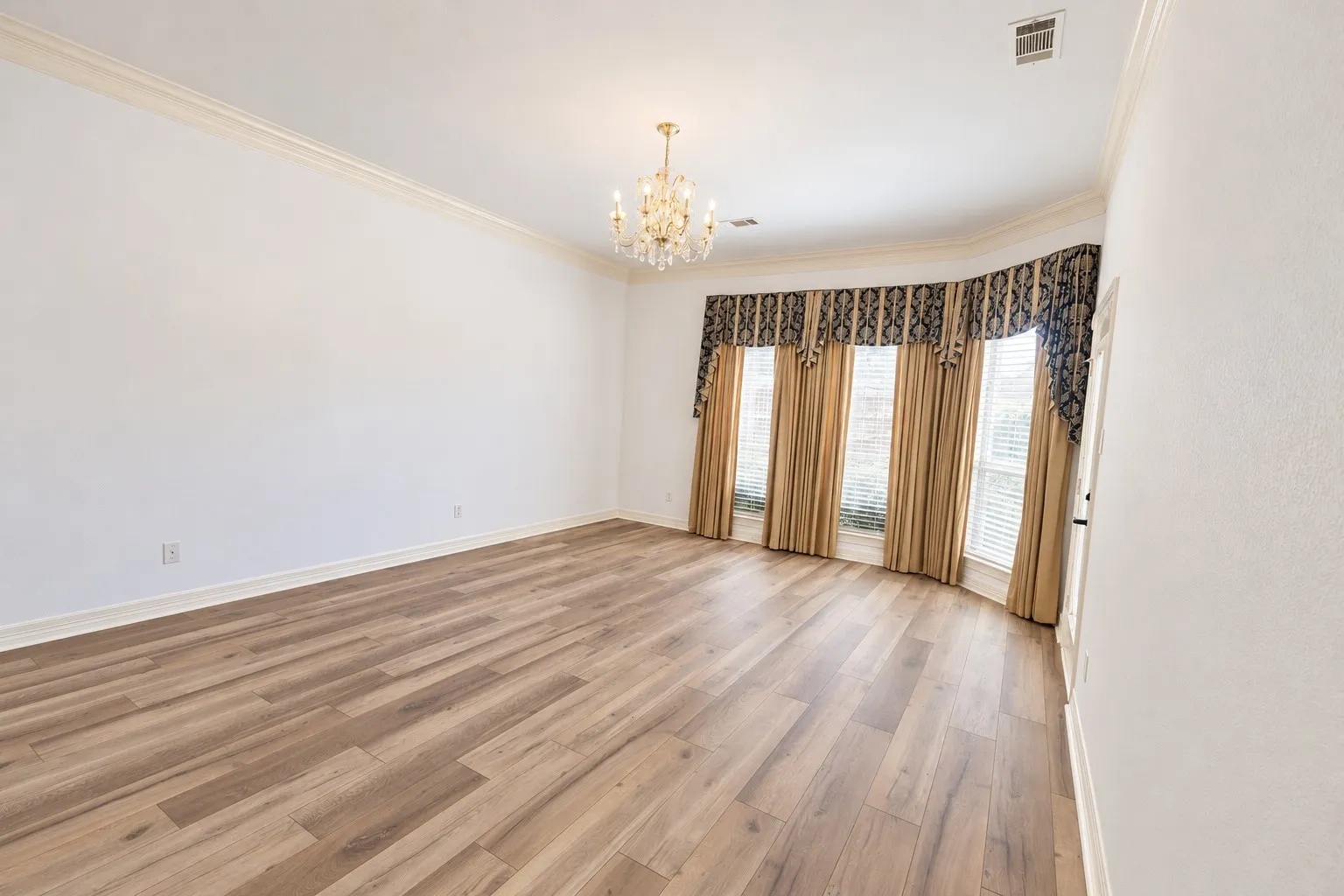 Single Family Residence For Rent in Dallas County , 1428 Windmill Hill Lane, Cedar Hill, Texas 75104, 4 Bedroom, 3 Bathroom, 2 Garage spaces, 3,153 Sqft, built in 2005, mls#21410798, Real Estate Agent in Cedar Hill, Homes For Rent in Dallas county, Homes For Rent in Cedar Hill, Realtor in Cedar Hill Texas, Real Estate Brokerage Independent Realty Texas, Luminita Cordes Realtor