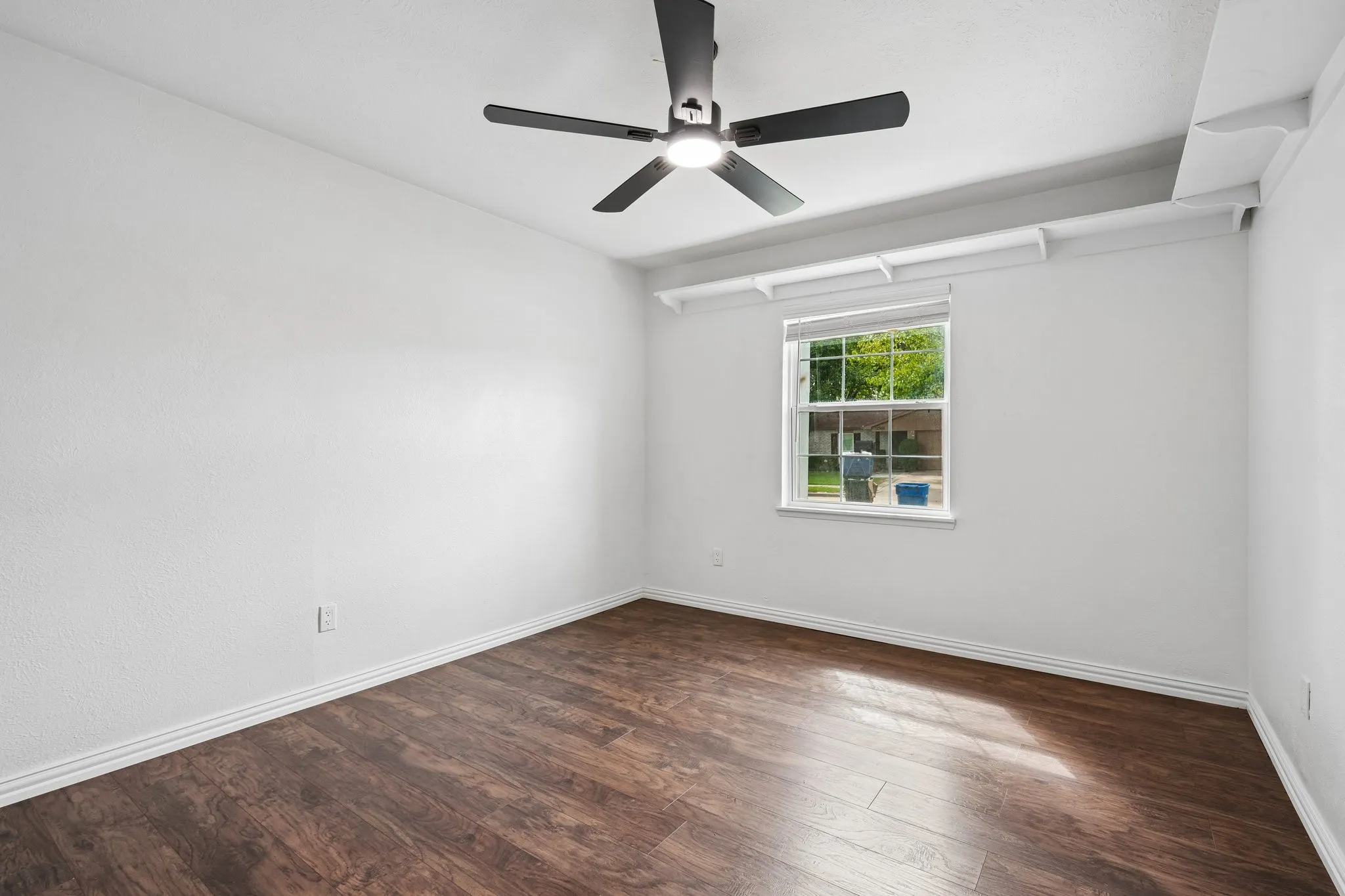 Single Family Residence For Sale in Denton County , 5564 Ragan Drive, The Colony, Texas 75056, 3 Bedroom, 2 Bathroom, 1 Garage spaces, 1,433 Sqft, built in 1978, mls#21405679, Real Estate Agent in The Colony, Homes For Sale in Denton county, Homes For Sale in The Colony, Realtor in The Colony Texas, Real Estate Brokerage Independent Realty Texas, Luminita Cordes Realtor