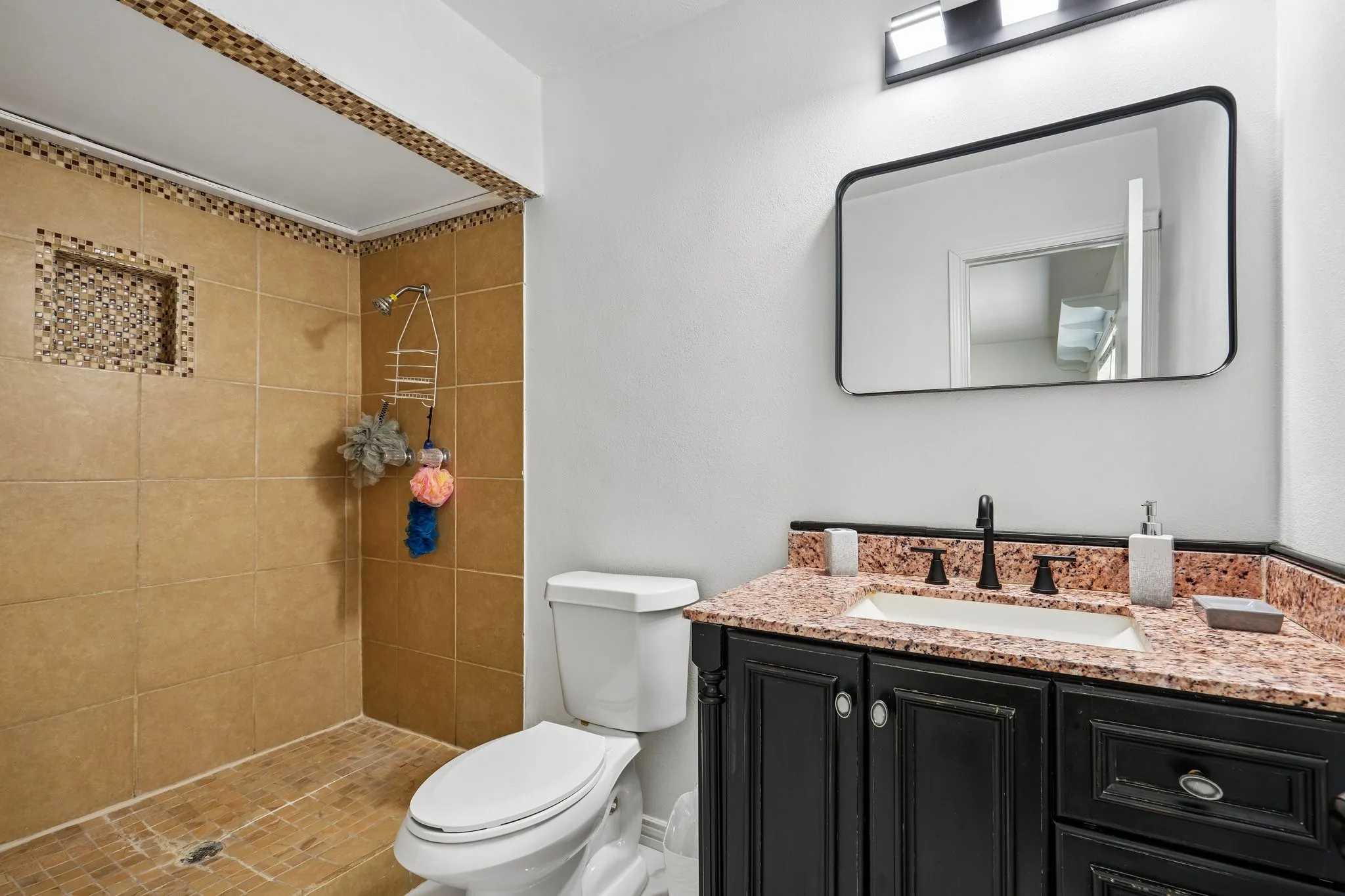 Single Family Residence For Sale in Denton County , 5564 Ragan Drive, The Colony, Texas 75056, 3 Bedroom, 2 Bathroom, 1 Garage spaces, 1,433 Sqft, built in 1978, mls#21405679, Real Estate Agent in The Colony, Homes For Sale in Denton county, Homes For Sale in The Colony, Realtor in The Colony Texas, Real Estate Brokerage Independent Realty Texas, Luminita Cordes Realtor