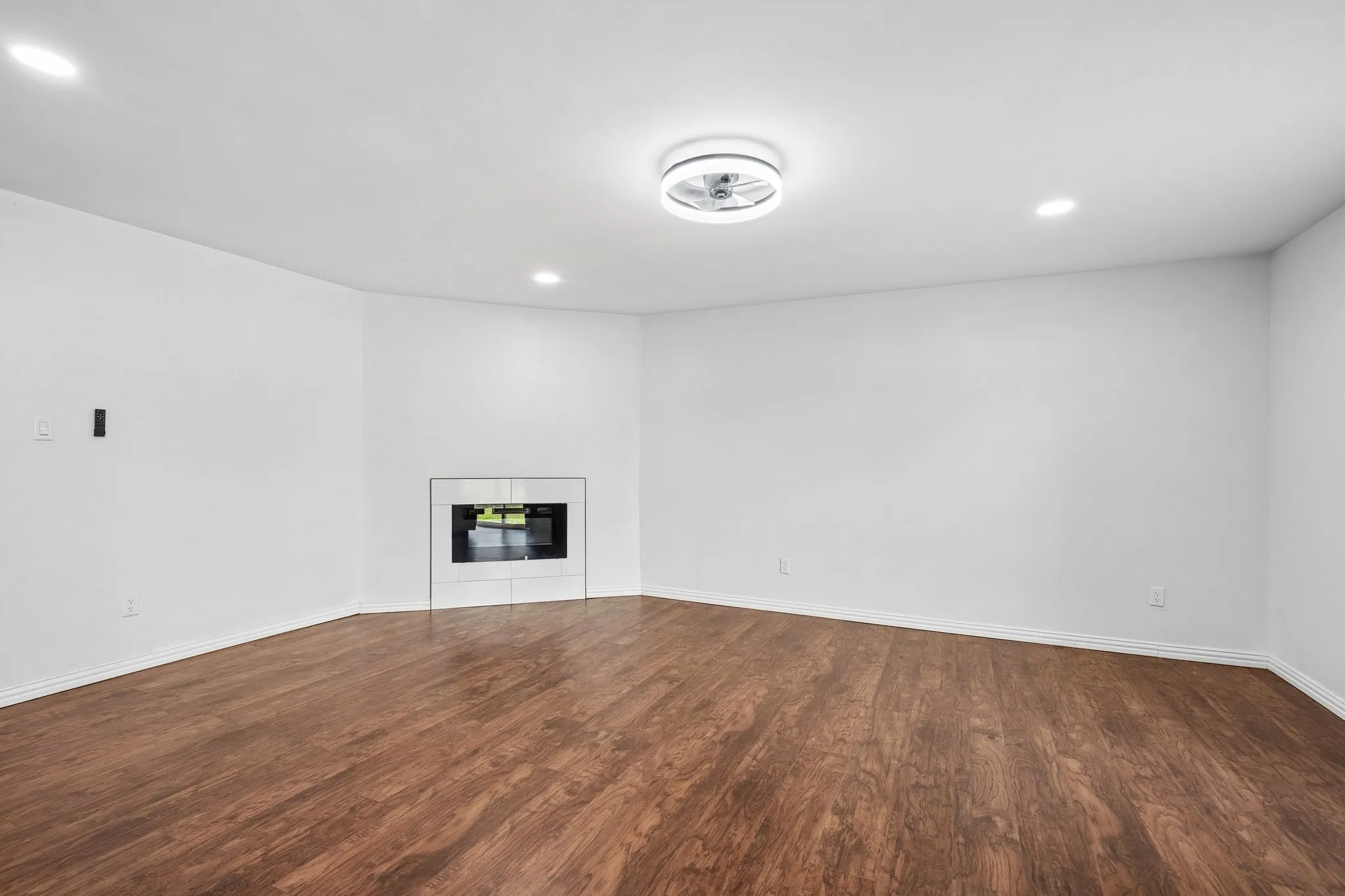 Single Family Residence For Sale in Denton County , 5564 Ragan Drive, The Colony, Texas 75056, 3 Bedroom, 2 Bathroom, 1 Garage spaces, 1,433 Sqft, built in 1978, mls#21405679, Real Estate Agent in The Colony, Homes For Sale in Denton county, Homes For Sale in The Colony, Realtor in The Colony Texas, Real Estate Brokerage Independent Realty Texas, Luminita Cordes Realtor