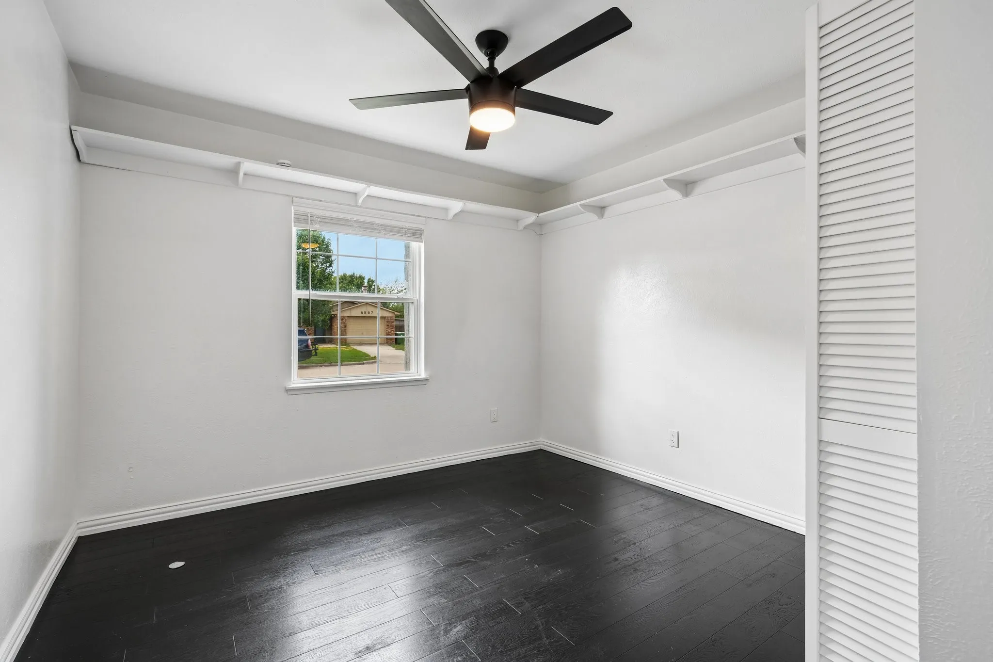 Single Family Residence For Sale in Denton County , 5564 Ragan Drive, The Colony, Texas 75056, 3 Bedroom, 2 Bathroom, 1 Garage spaces, 1,433 Sqft, built in 1978, mls#21405679, Real Estate Agent in The Colony, Homes For Sale in Denton county, Homes For Sale in The Colony, Realtor in The Colony Texas, Real Estate Brokerage Independent Realty Texas, Luminita Cordes Realtor