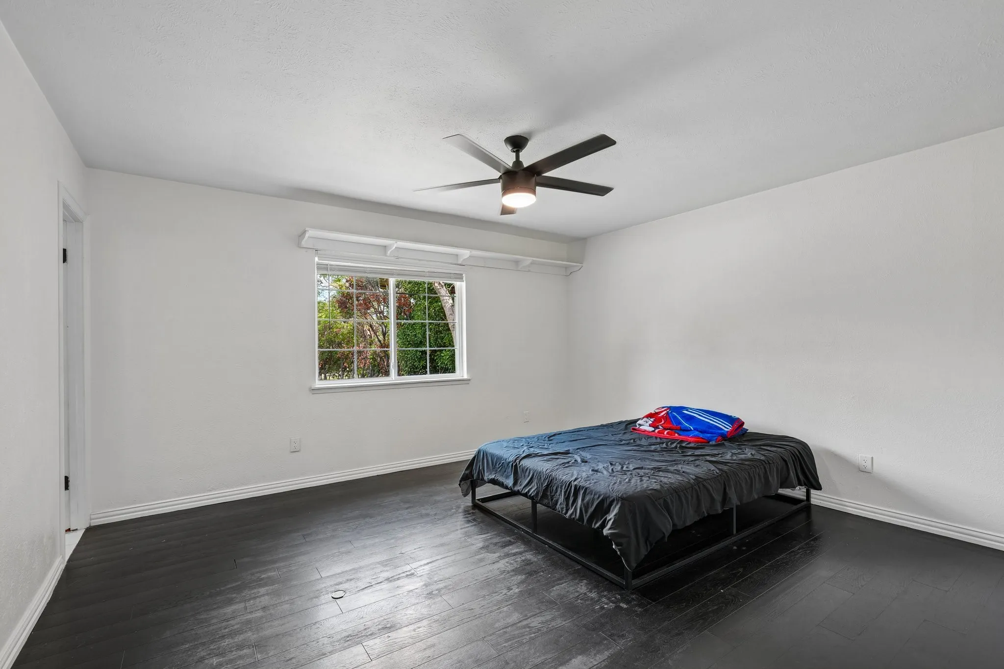 Single Family Residence For Sale in Denton County , 5564 Ragan Drive, The Colony, Texas 75056, 3 Bedroom, 2 Bathroom, 1 Garage spaces, 1,433 Sqft, built in 1978, mls#21405679, Real Estate Agent in The Colony, Homes For Sale in Denton county, Homes For Sale in The Colony, Realtor in The Colony Texas, Real Estate Brokerage Independent Realty Texas, Luminita Cordes Realtor