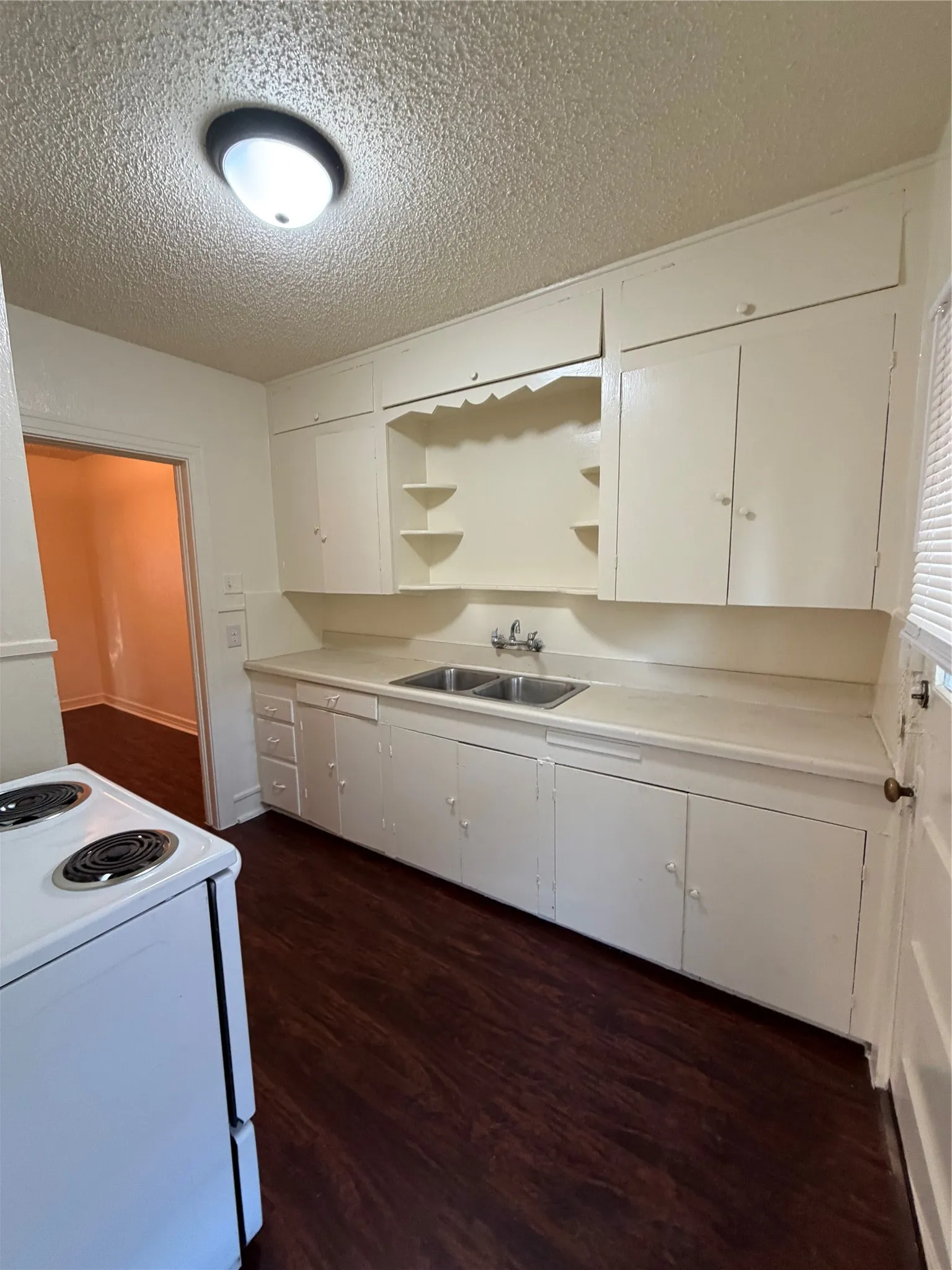 Duplex For Rent in Dallas County , 1107 Clinton Street, Garland, Texas 75040, 1 Bedroom, 1 Bathroom, Garage spaces, 715 Sqft, built in 1950, mls#21410805, Real Estate Agent in Garland, Homes For Rent in Dallas county, Homes For Rent in Garland, Realtor in Garland Texas, Real Estate Brokerage Independent Realty Texas, Luminita Cordes Realtor