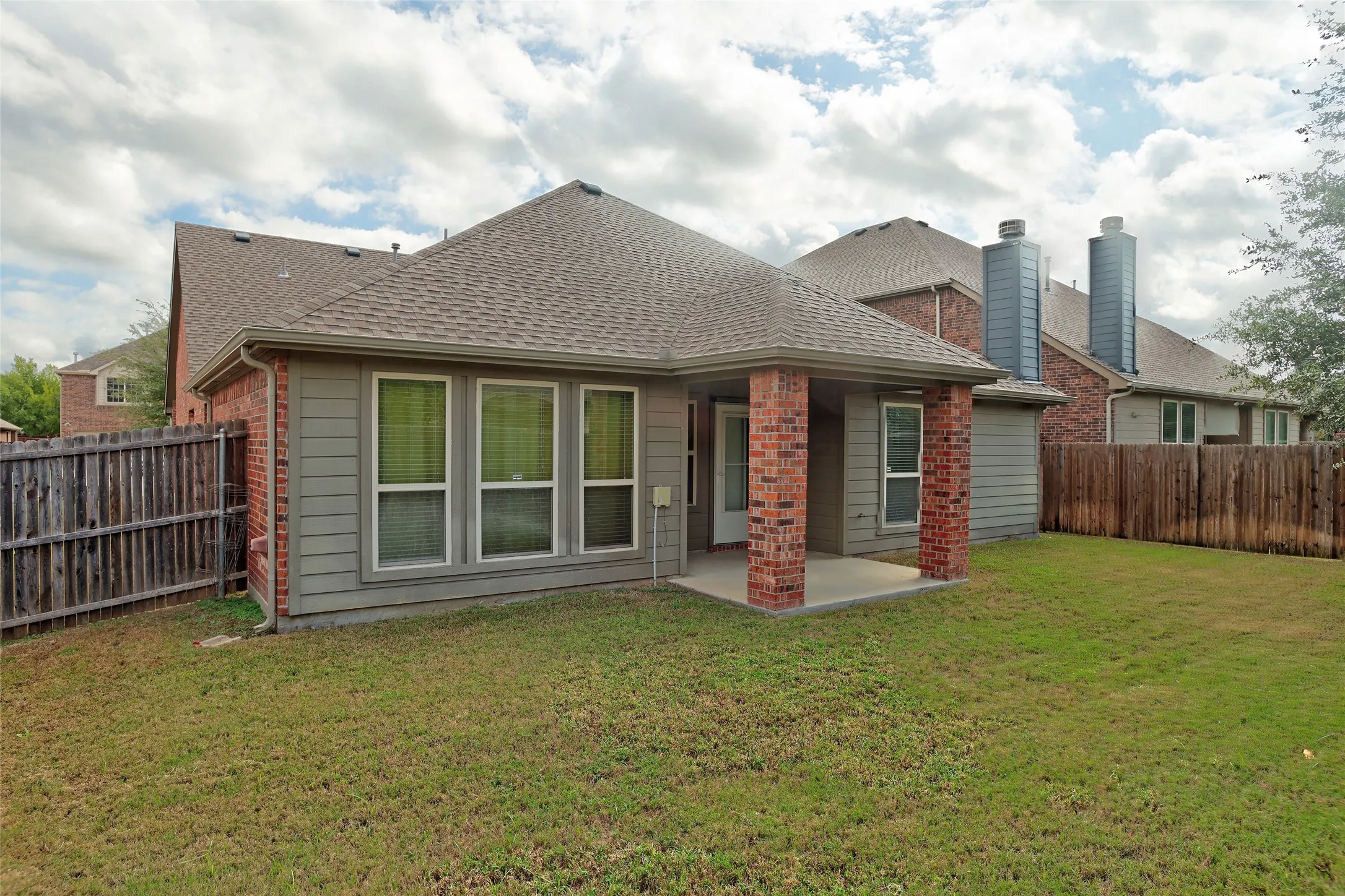 Single Family Residence For Sale in Collin County , 520 Rustic Oak Lane, Mc Kinney, Texas 75072, 4 Bedroom, 3 Bathroom, 2 Garage spaces, 2,046 Sqft, built in 2016, mls#21405113, Real Estate Agent in Mc Kinney, Homes For Sale in Collin county, Homes For Sale in Mc Kinney, Realtor in Mc Kinney Texas, Real Estate Brokerage Independent Realty Texas, Luminita Cordes Realtor