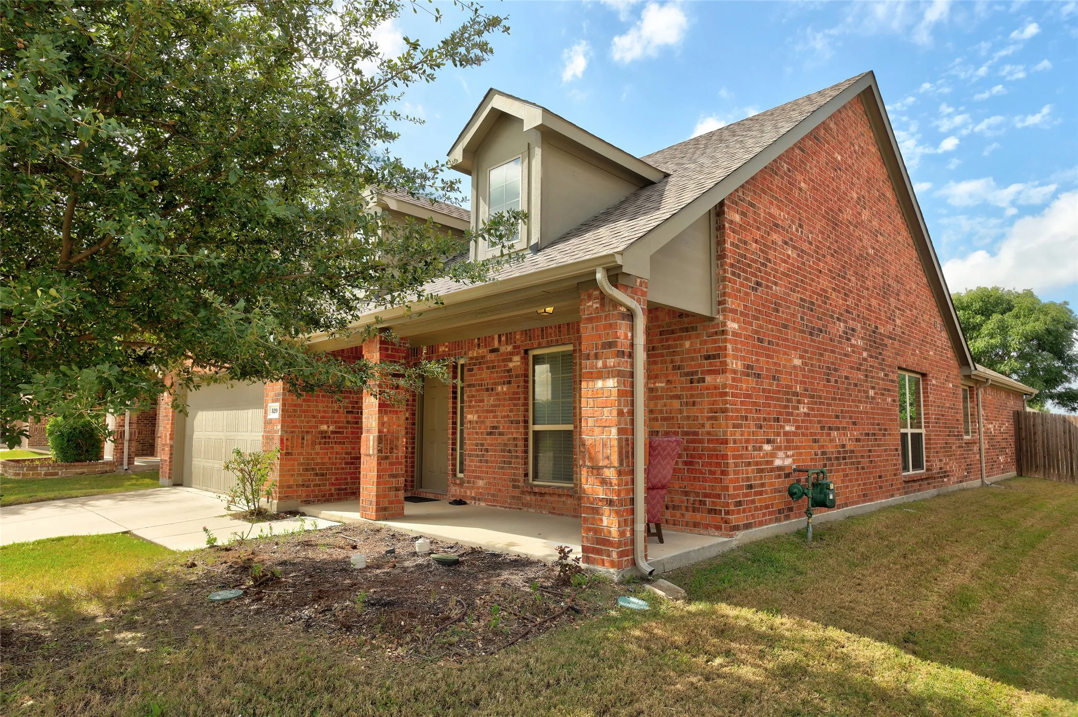 Single Family Residence For Sale in Collin County , 520 Rustic Oak Lane, Mc Kinney, Texas 75072, 4 Bedroom, 3 Bathroom, 2 Garage spaces, 2,046 Sqft, built in 2016, mls#21405113, Real Estate Agent in Mc Kinney, Homes For Sale in Collin county, Homes For Sale in Mc Kinney, Realtor in Mc Kinney Texas, Real Estate Brokerage Independent Realty Texas, Luminita Cordes Realtor