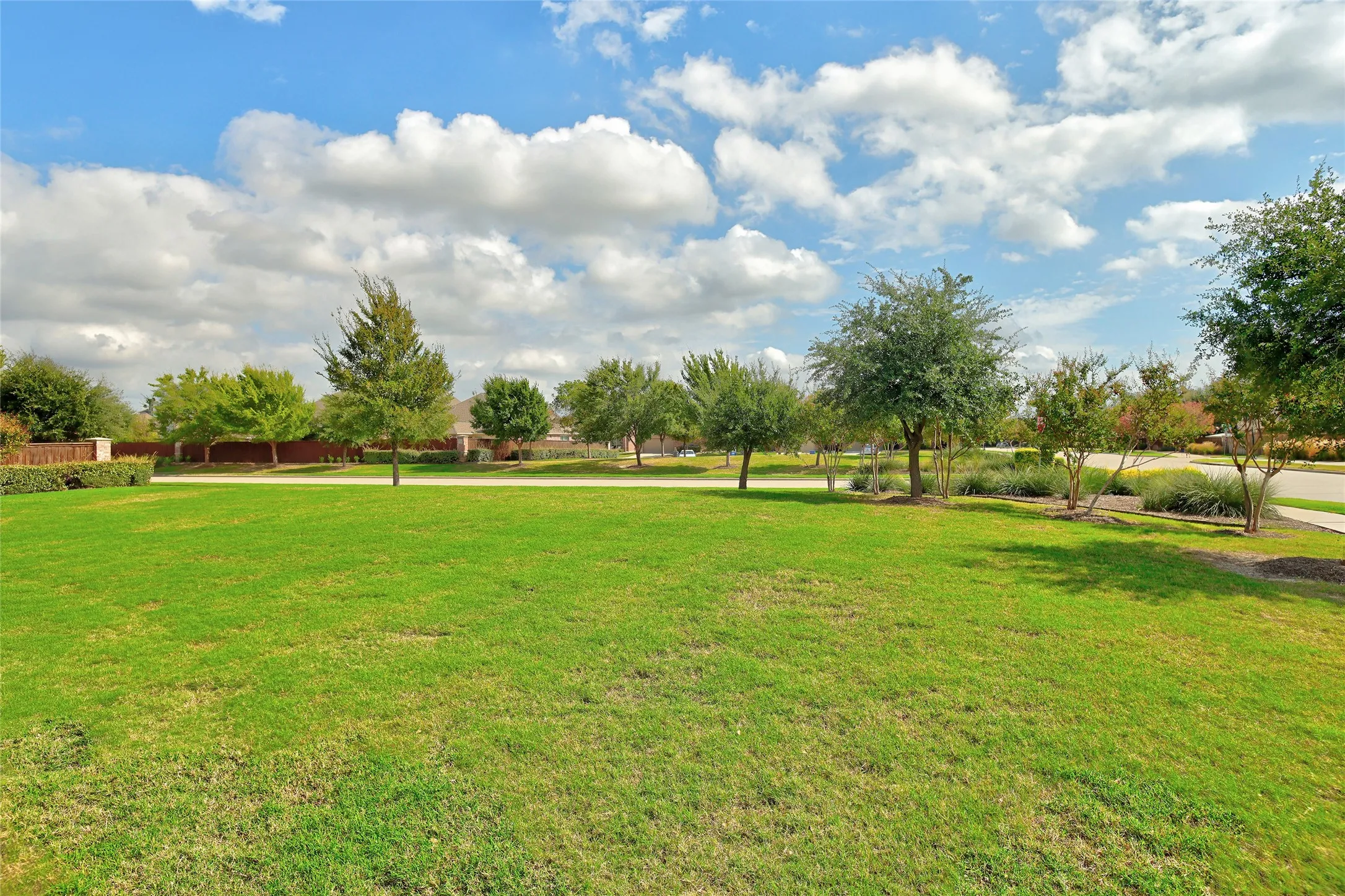 Single Family Residence For Sale in Collin County , 520 Rustic Oak Lane, Mc Kinney, Texas 75072, 4 Bedroom, 3 Bathroom, 2 Garage spaces, 2,046 Sqft, built in 2016, mls#21405113, Real Estate Agent in Mc Kinney, Homes For Sale in Collin county, Homes For Sale in Mc Kinney, Realtor in Mc Kinney Texas, Real Estate Brokerage Independent Realty Texas, Luminita Cordes Realtor