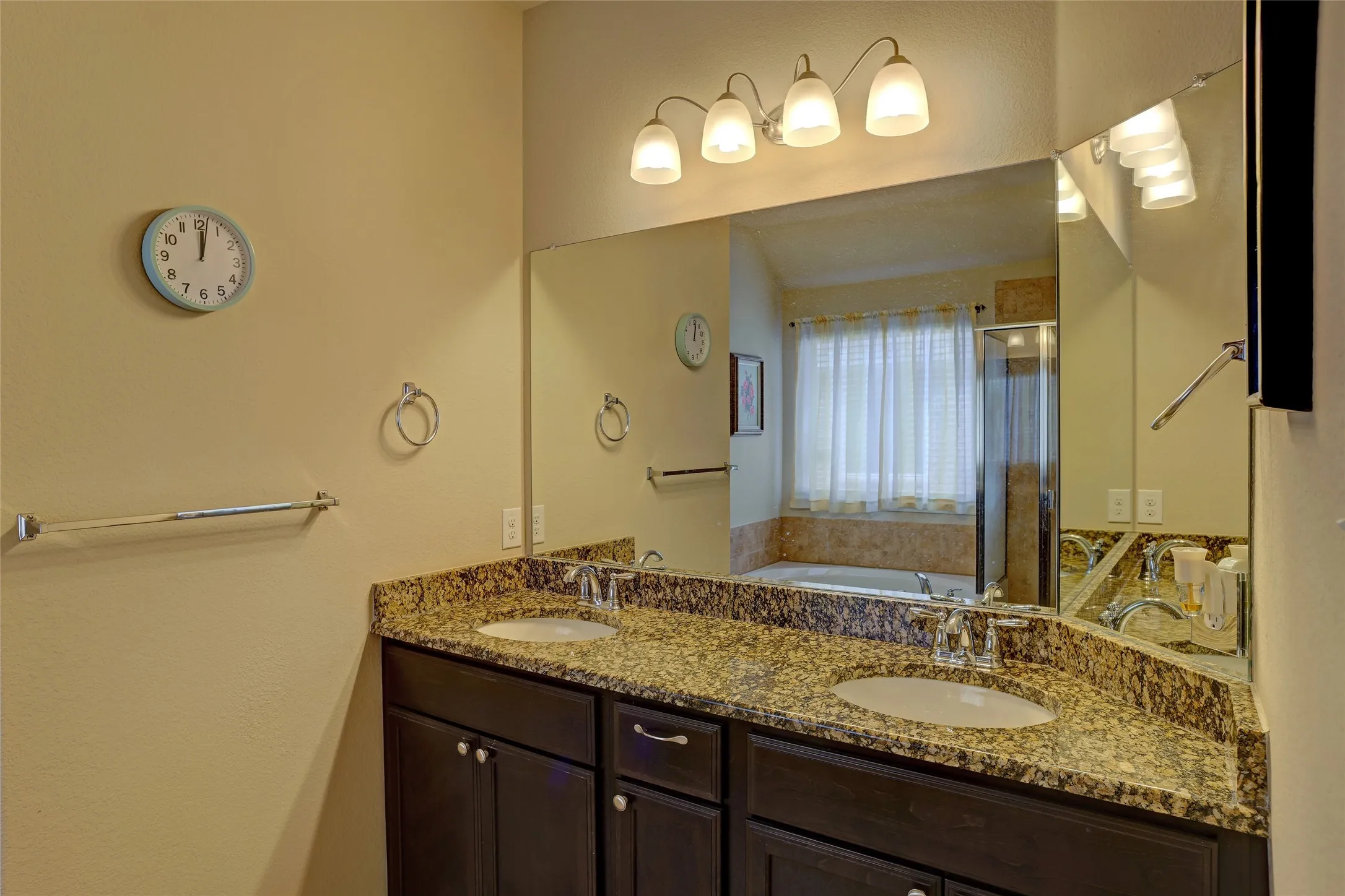 Single Family Residence For Sale in Collin County , 520 Rustic Oak Lane, Mc Kinney, Texas 75072, 4 Bedroom, 3 Bathroom, 2 Garage spaces, 2,046 Sqft, built in 2016, mls#21405113, Real Estate Agent in Mc Kinney, Homes For Sale in Collin county, Homes For Sale in Mc Kinney, Realtor in Mc Kinney Texas, Real Estate Brokerage Independent Realty Texas, Luminita Cordes Realtor