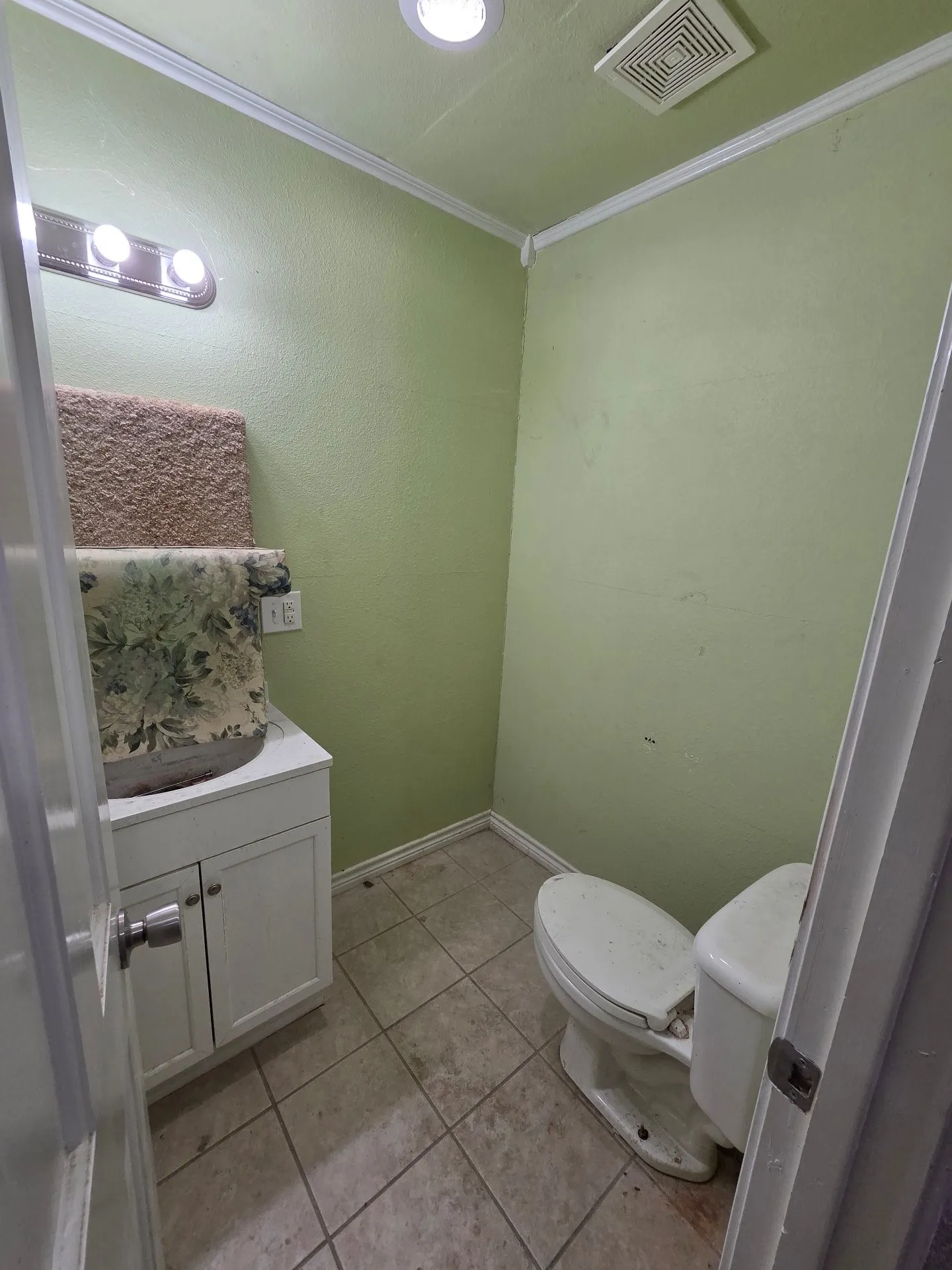 Single Family Residence For Sale in Henderson County , 8207 Double Bridge Road, Mabank, Texas 75156, 9 Bedroom, 5 Bathroom, Garage spaces, 3,964 Sqft, built in 1982, mls#21410821, Real Estate Agent in Mabank, Homes For Sale in Henderson county, Homes For Sale in Mabank, Realtor in Mabank Texas, Real Estate Brokerage Independent Realty Texas, Luminita Cordes Realtor
