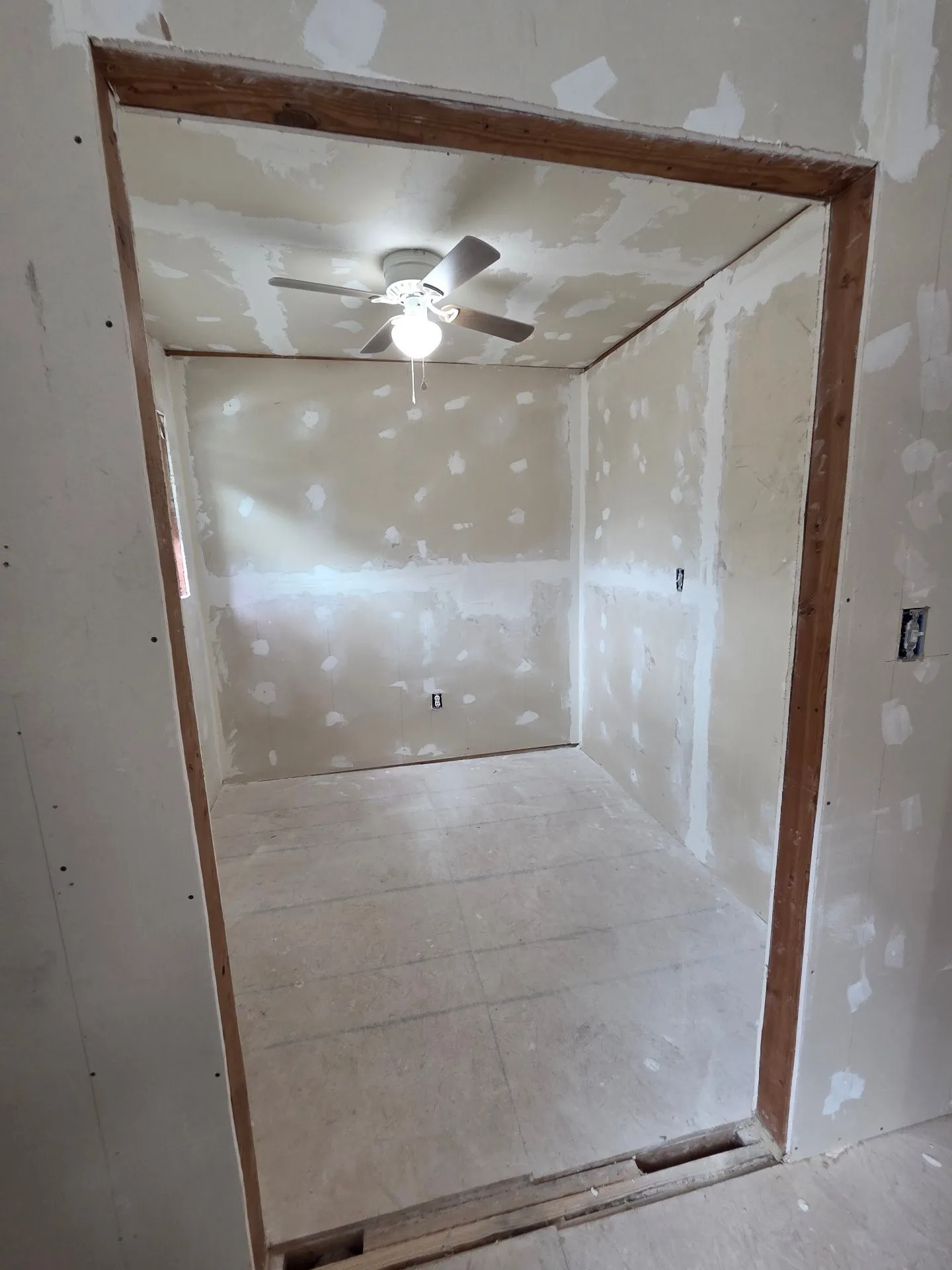 Single Family Residence For Sale in Henderson County , 8207 Double Bridge Road, Mabank, Texas 75156, 9 Bedroom, 5 Bathroom, Garage spaces, 3,964 Sqft, built in 1982, mls#21410821, Real Estate Agent in Mabank, Homes For Sale in Henderson county, Homes For Sale in Mabank, Realtor in Mabank Texas, Real Estate Brokerage Independent Realty Texas, Luminita Cordes Realtor