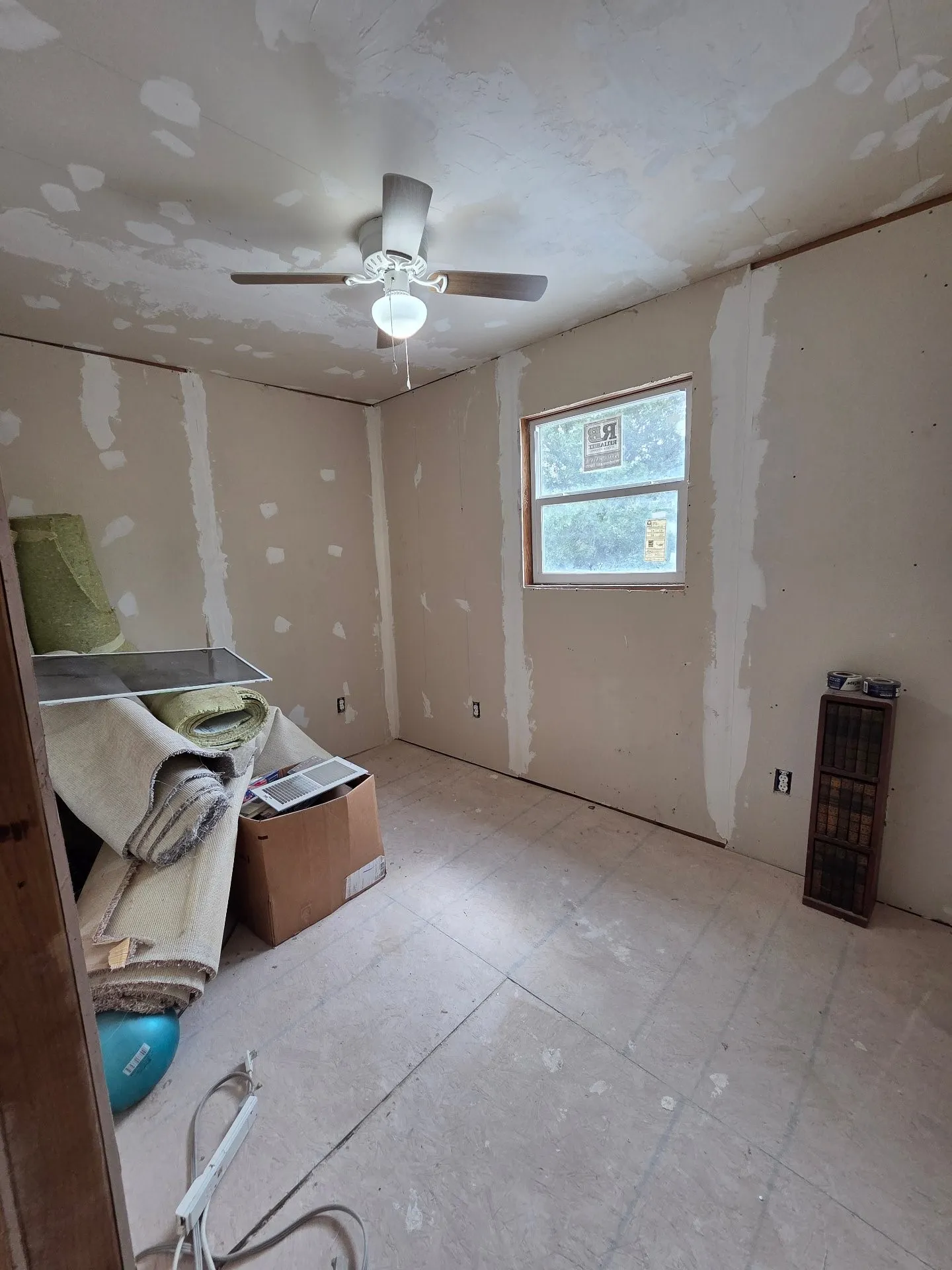 Single Family Residence For Sale in Henderson County , 8207 Double Bridge Road, Mabank, Texas 75156, 9 Bedroom, 5 Bathroom, Garage spaces, 3,964 Sqft, built in 1982, mls#21410821, Real Estate Agent in Mabank, Homes For Sale in Henderson county, Homes For Sale in Mabank, Realtor in Mabank Texas, Real Estate Brokerage Independent Realty Texas, Luminita Cordes Realtor