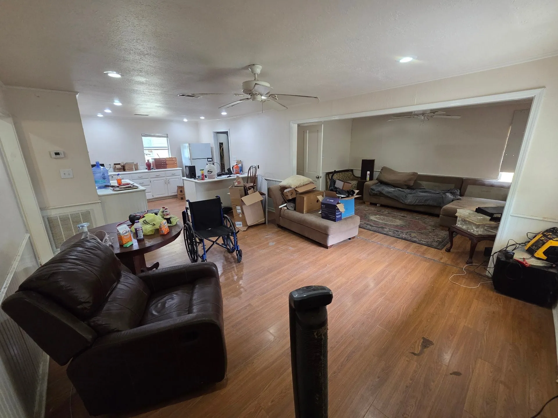 Single Family Residence For Sale in Henderson County , 8207 Double Bridge Road, Mabank, Texas 75156, 9 Bedroom, 5 Bathroom, Garage spaces, 3,964 Sqft, built in 1982, mls#21410821, Real Estate Agent in Mabank, Homes For Sale in Henderson county, Homes For Sale in Mabank, Realtor in Mabank Texas, Real Estate Brokerage Independent Realty Texas, Luminita Cordes Realtor