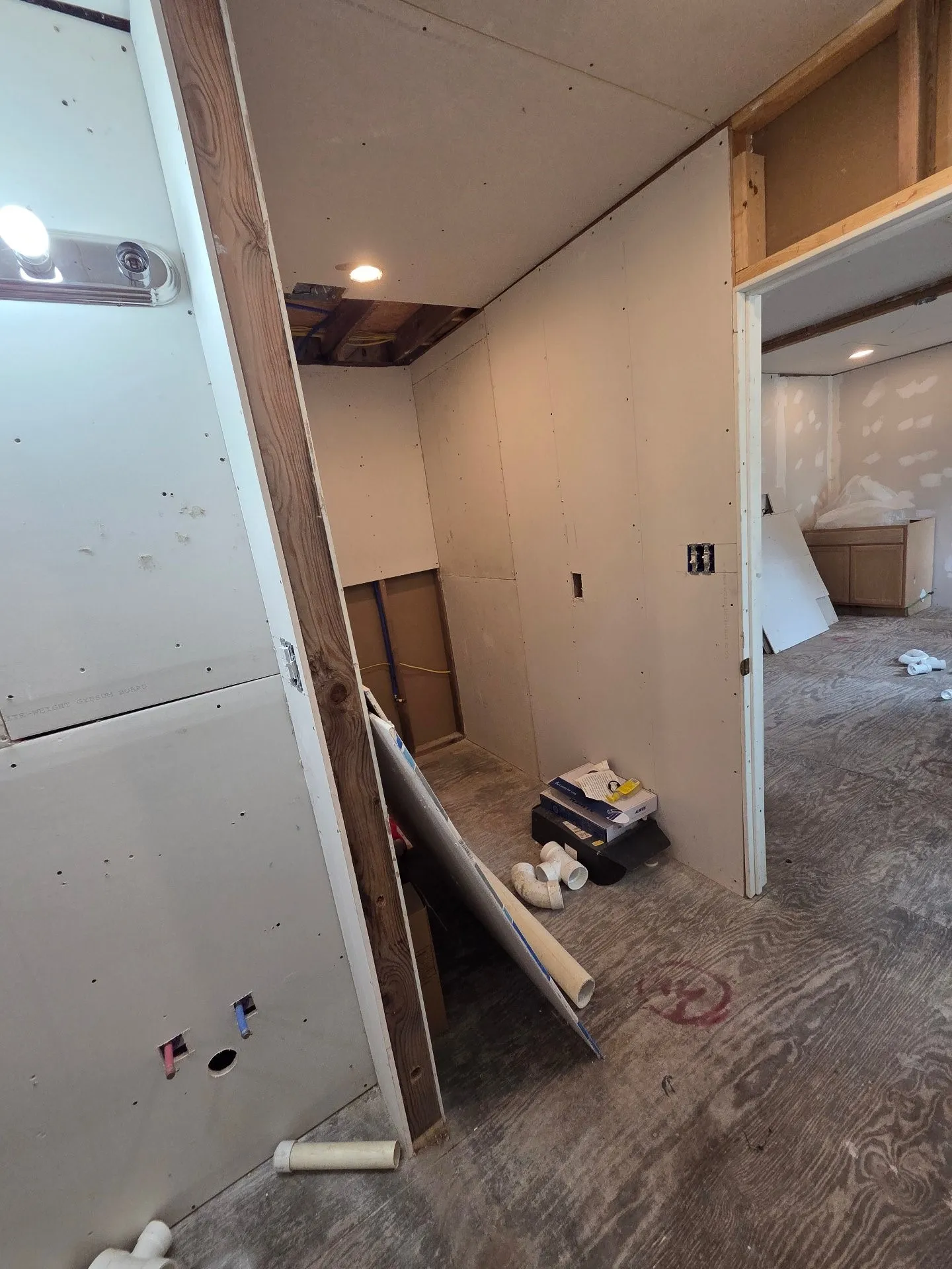 Single Family Residence For Sale in Henderson County , 8207 Double Bridge Road, Mabank, Texas 75156, 9 Bedroom, 5 Bathroom, Garage spaces, 3,964 Sqft, built in 1982, mls#21410821, Real Estate Agent in Mabank, Homes For Sale in Henderson county, Homes For Sale in Mabank, Realtor in Mabank Texas, Real Estate Brokerage Independent Realty Texas, Luminita Cordes Realtor