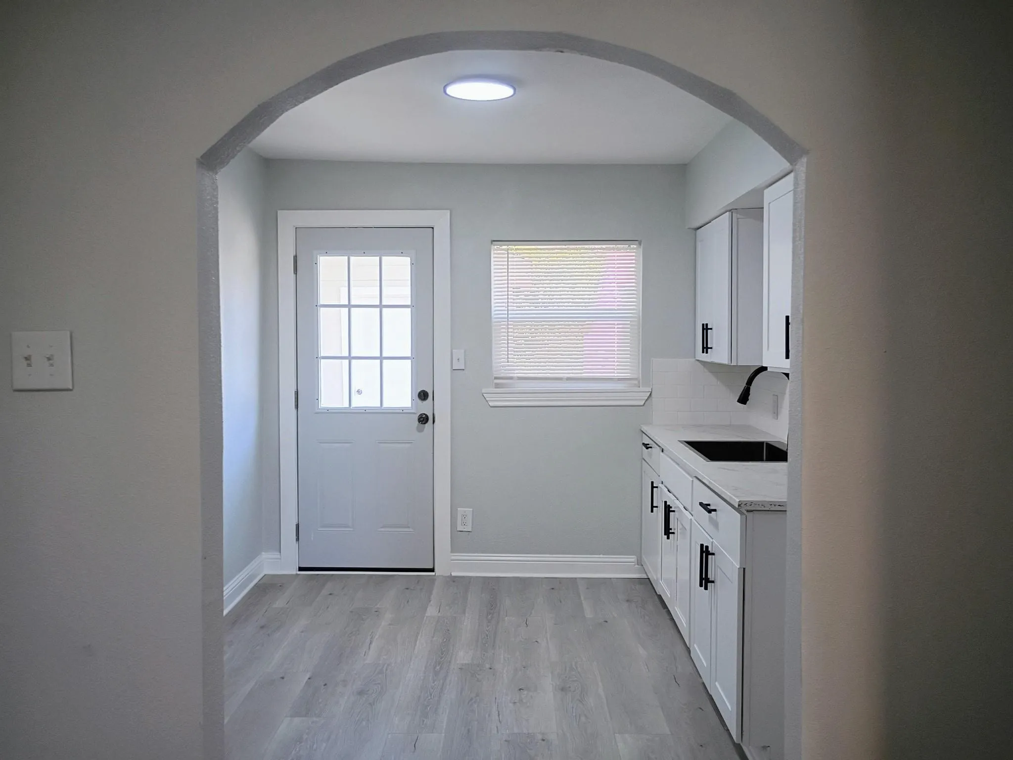 Single Family Residence For Sale in Dallas County , 2671 Moffatt Avenue, Dallas, Texas 75216, 2 Bedroom, 1 Bathroom, 1 Garage spaces, 720 Sqft, built in 1949, mls#21410825, Real Estate Agent in Dallas, Homes For Sale in Dallas county, Homes For Sale in Dallas, Realtor in Dallas Texas, Real Estate Brokerage Independent Realty Texas, Luminita Cordes Realtor