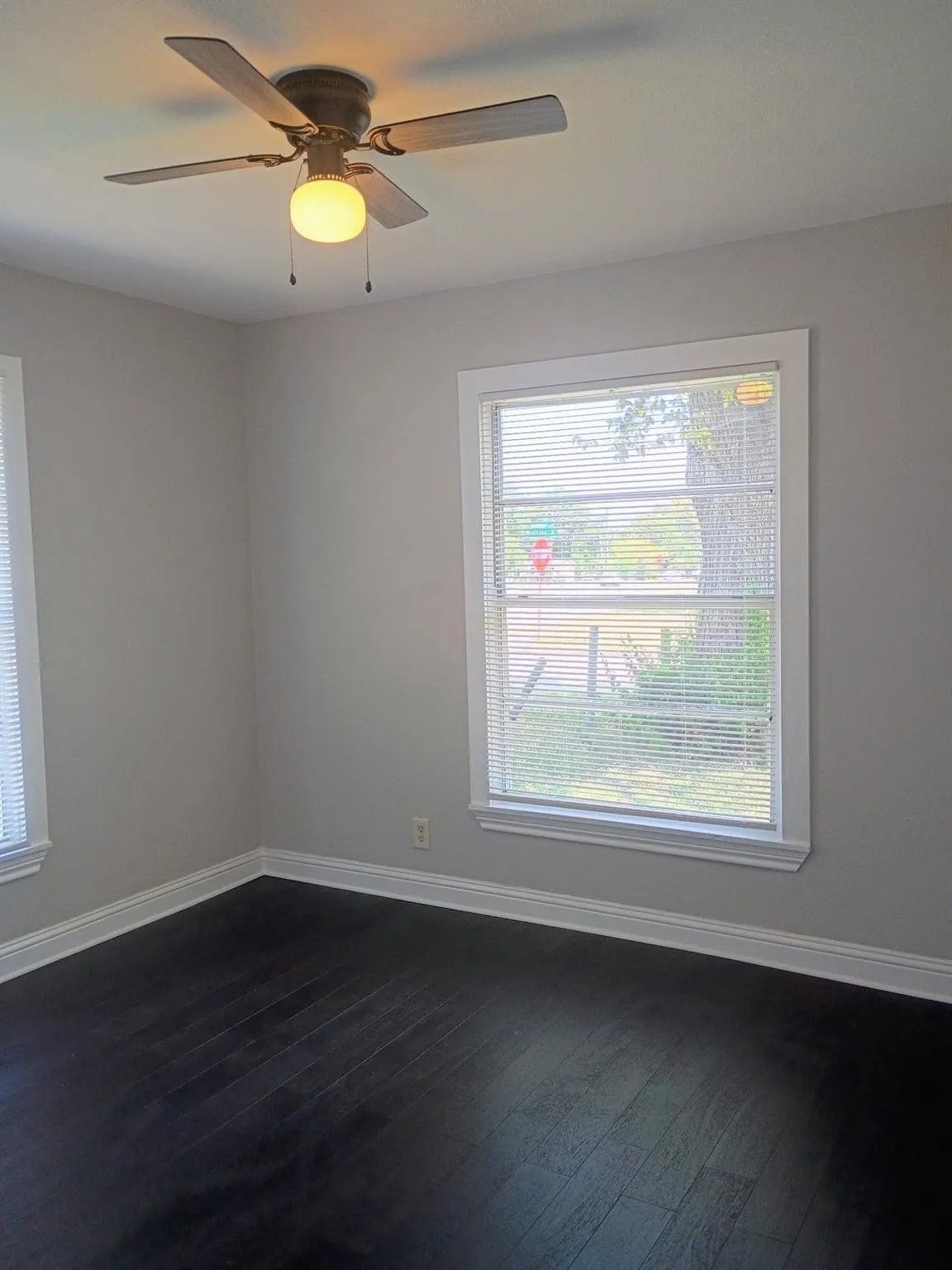 Single Family Residence For Sale in Dallas County , 2671 Moffatt Avenue, Dallas, Texas 75216, 2 Bedroom, 1 Bathroom, 1 Garage spaces, 720 Sqft, built in 1949, mls#21410825, Real Estate Agent in Dallas, Homes For Sale in Dallas county, Homes For Sale in Dallas, Realtor in Dallas Texas, Real Estate Brokerage Independent Realty Texas, Luminita Cordes Realtor