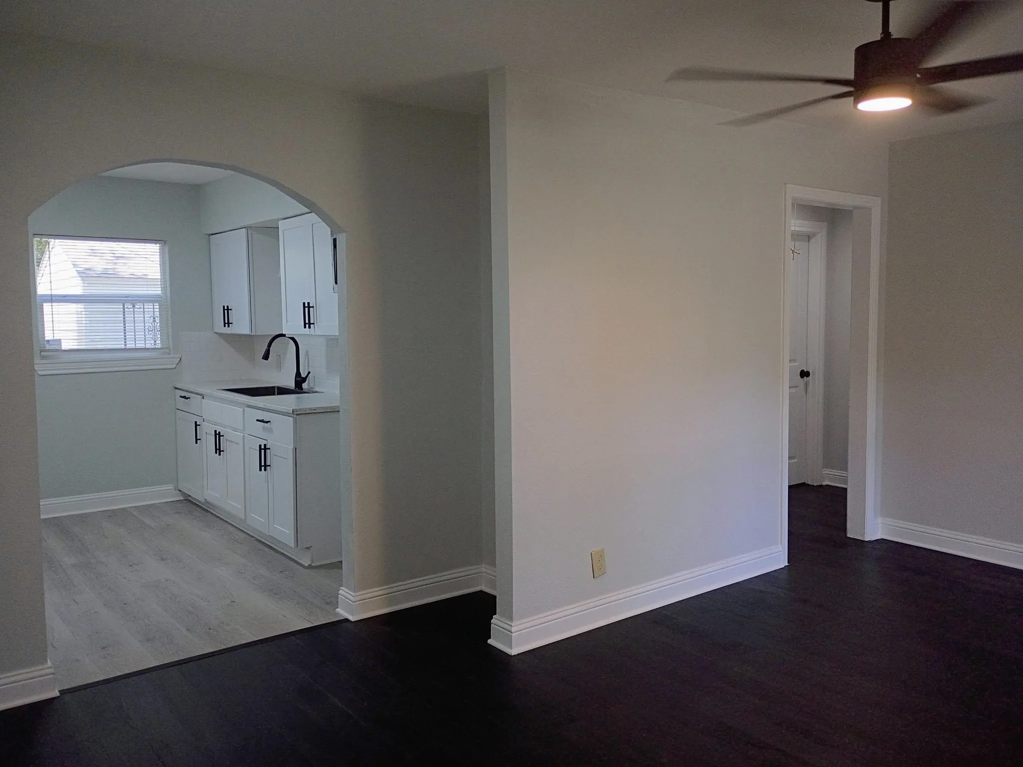 Single Family Residence For Sale in Dallas County , 2671 Moffatt Avenue, Dallas, Texas 75216, 2 Bedroom, 1 Bathroom, 1 Garage spaces, 720 Sqft, built in 1949, mls#21410825, Real Estate Agent in Dallas, Homes For Sale in Dallas county, Homes For Sale in Dallas, Realtor in Dallas Texas, Real Estate Brokerage Independent Realty Texas, Luminita Cordes Realtor