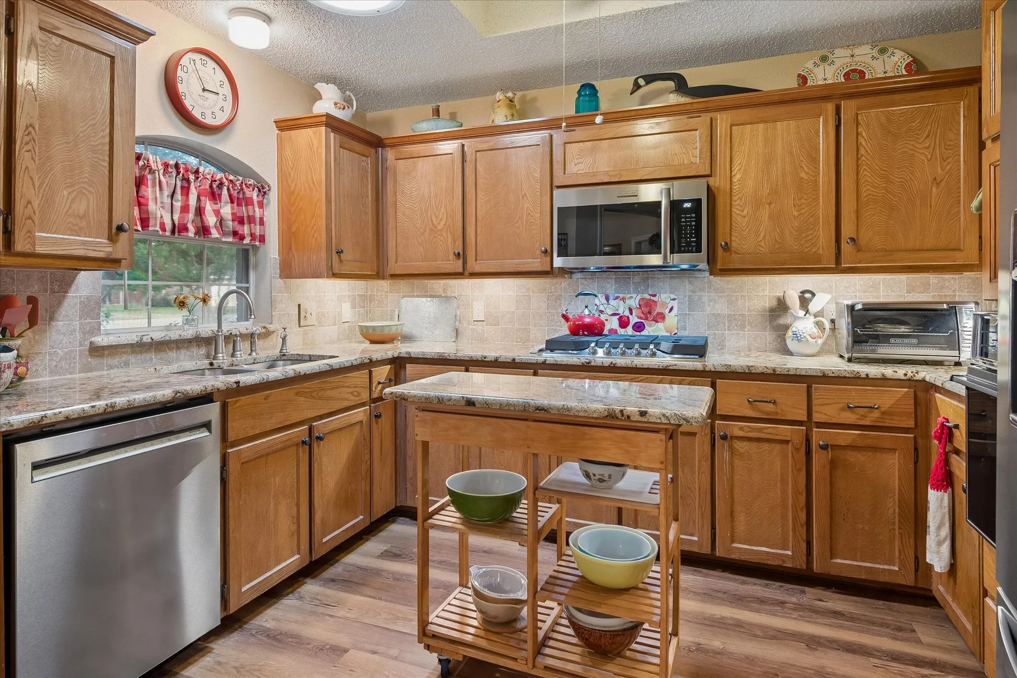 Single Family Residence For Sale in Tarrant County , 8920 Ashcraft Drive, North Richland Hills, Texas 76182, 3 Bedroom, 2 Bathroom, 2 Garage spaces, 1,698 Sqft, built in 1989, mls#21410502, Real Estate Agent in North Richland Hills, Homes For Sale in Tarrant county, Homes For Sale in North Richland Hills, Realtor in North Richland Hills Texas, Real Estate Brokerage Independent Realty Texas, Luminita Cordes Realtor