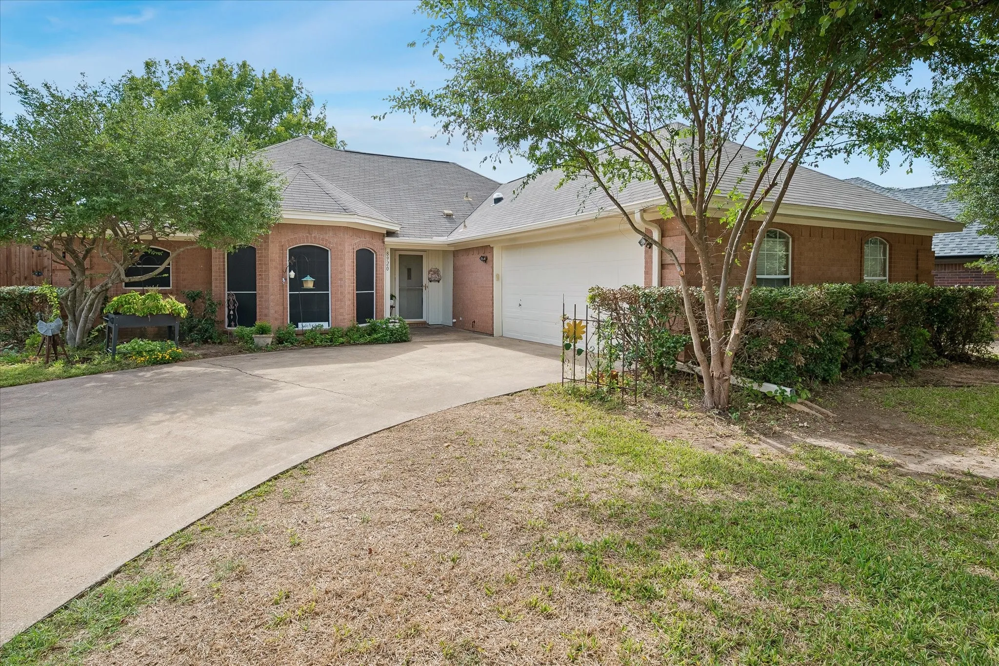 Single Family Residence For Sale in Tarrant County , 8920 Ashcraft Drive, North Richland Hills, Texas 76182, 3 Bedroom, 2 Bathroom, 2 Garage spaces, 1,698 Sqft, built in 1989, mls#21410502, Real Estate Agent in North Richland Hills, Homes For Sale in Tarrant county, Homes For Sale in North Richland Hills, Realtor in North Richland Hills Texas, Real Estate Brokerage Independent Realty Texas, Luminita Cordes Realtor