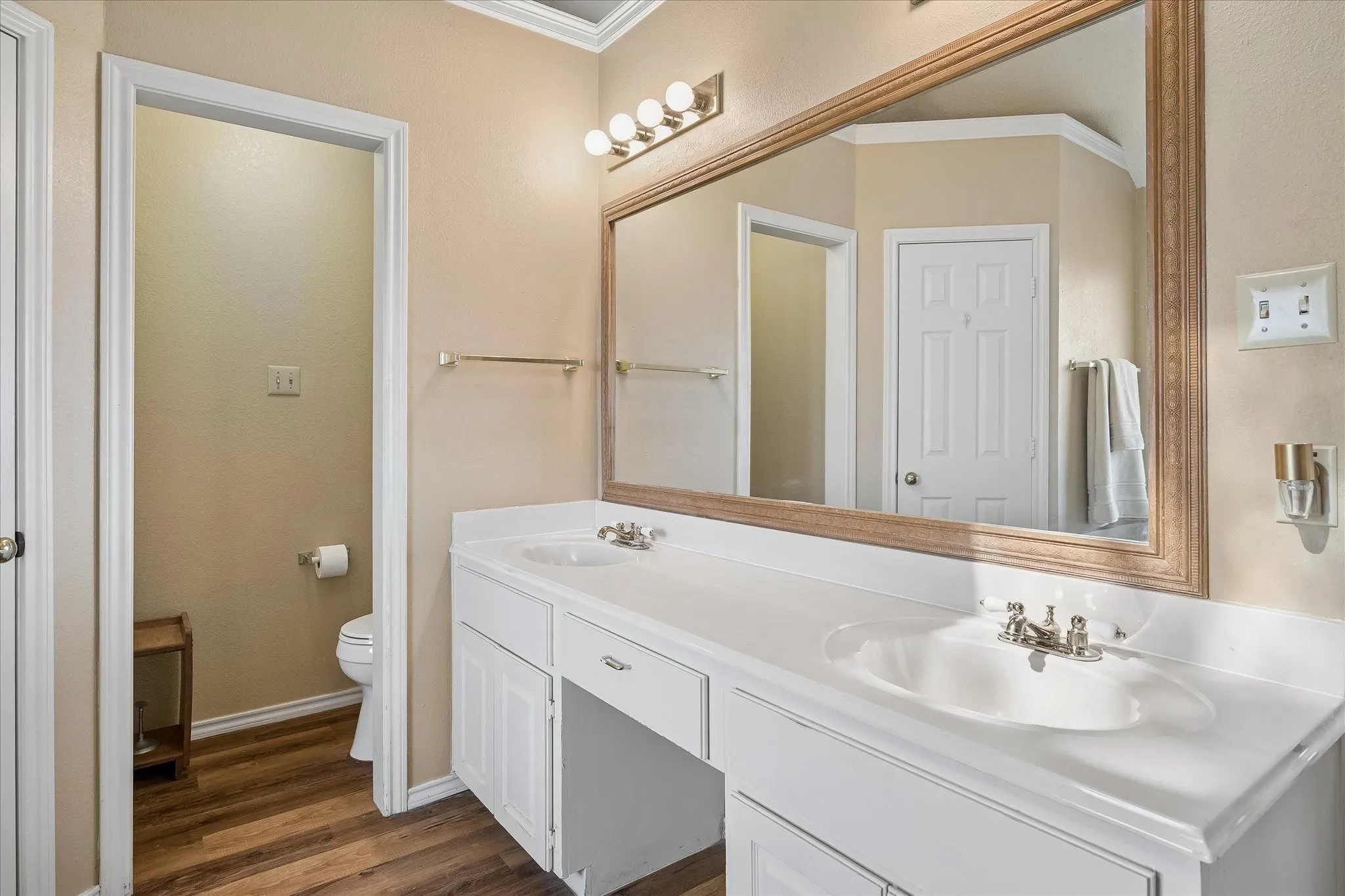 Single Family Residence For Sale in Tarrant County , 8920 Ashcraft Drive, North Richland Hills, Texas 76182, 3 Bedroom, 2 Bathroom, 2 Garage spaces, 1,698 Sqft, built in 1989, mls#21410502, Real Estate Agent in North Richland Hills, Homes For Sale in Tarrant county, Homes For Sale in North Richland Hills, Realtor in North Richland Hills Texas, Real Estate Brokerage Independent Realty Texas, Luminita Cordes Realtor