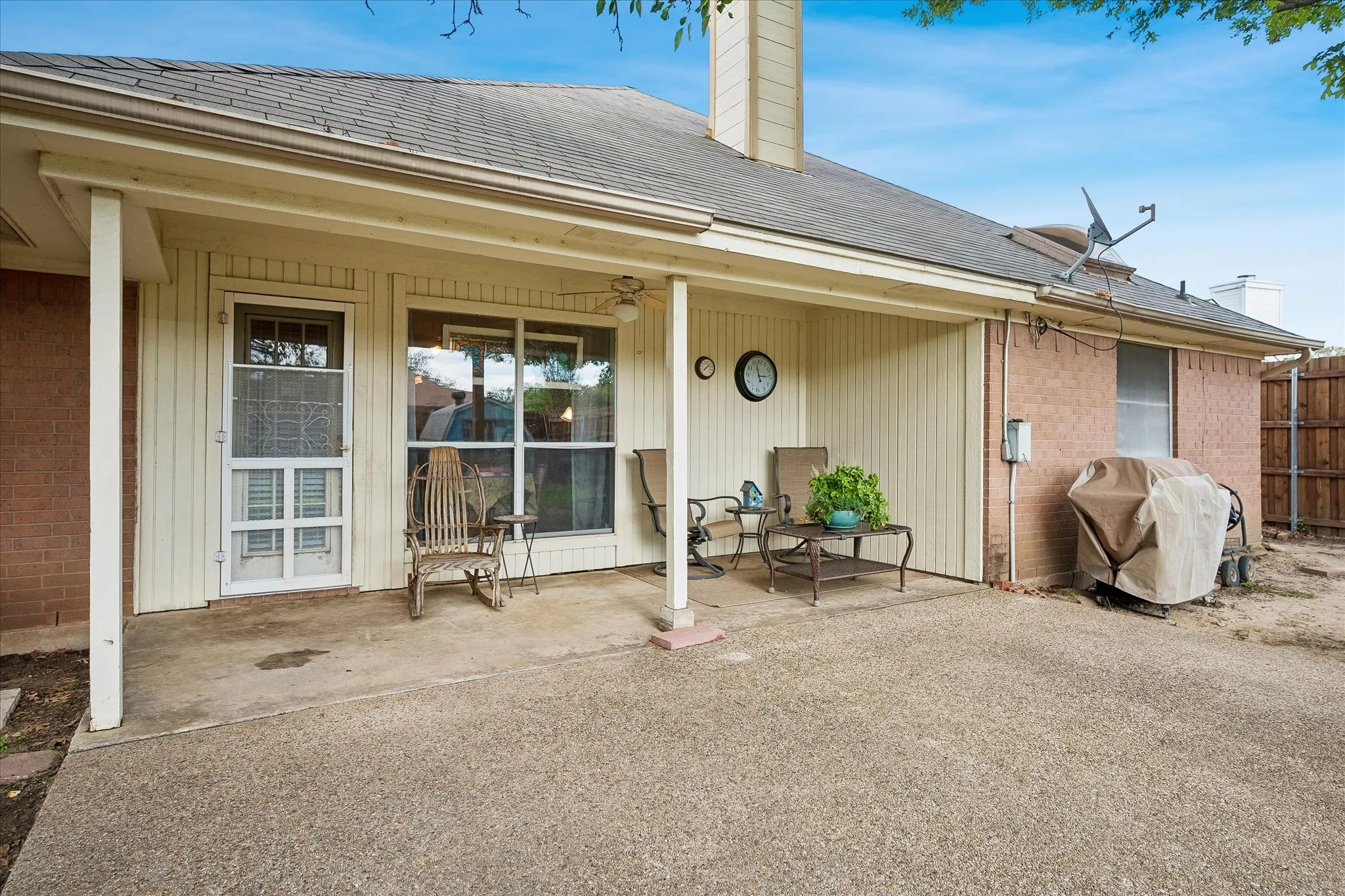 Single Family Residence For Sale in Tarrant County , 8920 Ashcraft Drive, North Richland Hills, Texas 76182, 3 Bedroom, 2 Bathroom, 2 Garage spaces, 1,698 Sqft, built in 1989, mls#21410502, Real Estate Agent in North Richland Hills, Homes For Sale in Tarrant county, Homes For Sale in North Richland Hills, Realtor in North Richland Hills Texas, Real Estate Brokerage Independent Realty Texas, Luminita Cordes Realtor
