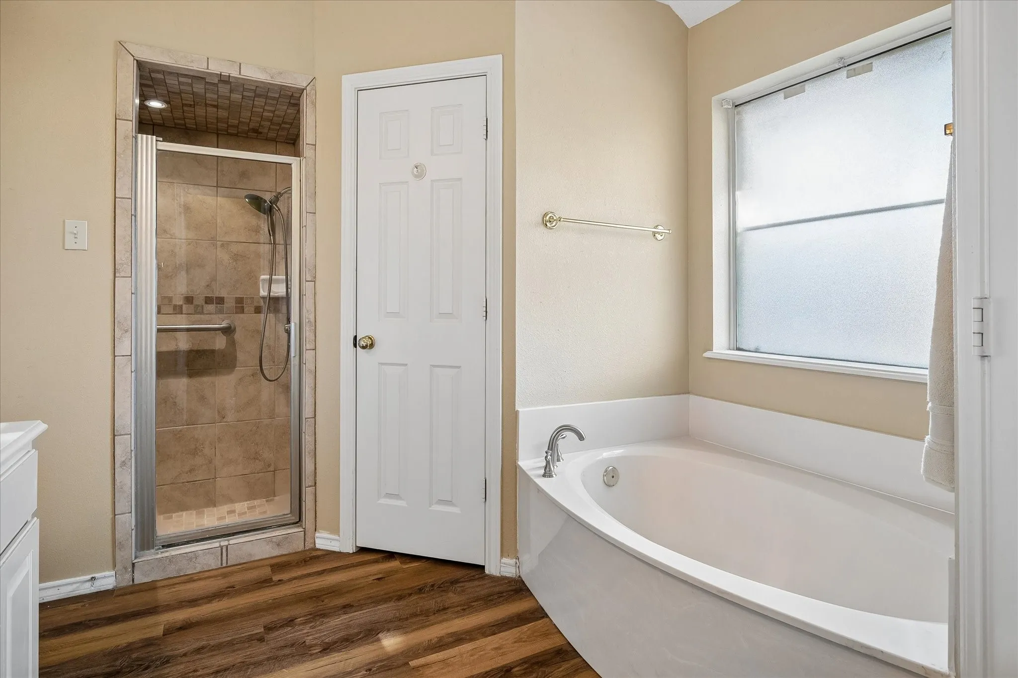 Single Family Residence For Sale in Tarrant County , 8920 Ashcraft Drive, North Richland Hills, Texas 76182, 3 Bedroom, 2 Bathroom, 2 Garage spaces, 1,698 Sqft, built in 1989, mls#21410502, Real Estate Agent in North Richland Hills, Homes For Sale in Tarrant county, Homes For Sale in North Richland Hills, Realtor in North Richland Hills Texas, Real Estate Brokerage Independent Realty Texas, Luminita Cordes Realtor