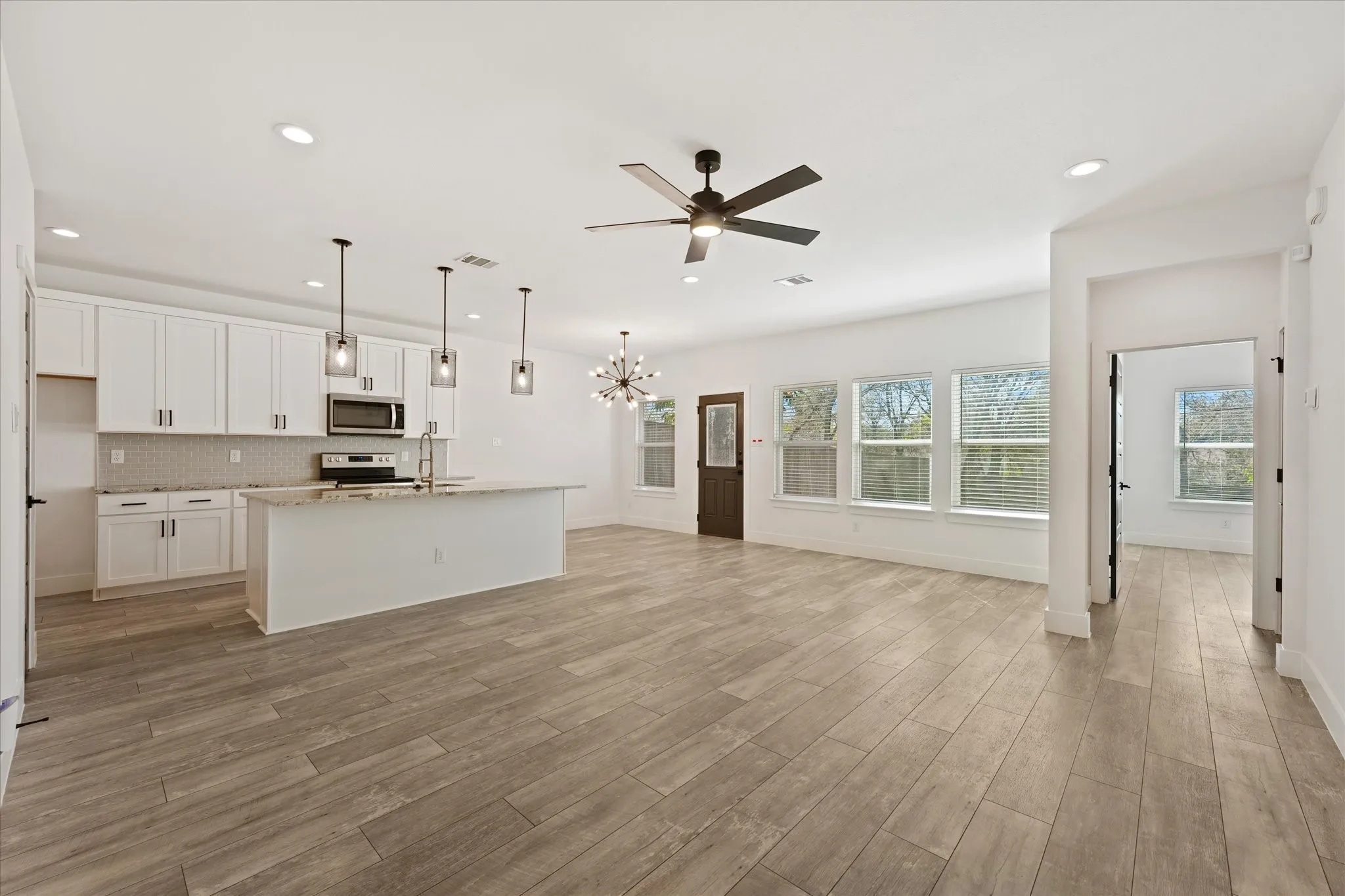 Single Family Residence For Sale in Dallas County , 3001 Fernwood Avenue, Dallas, Texas 75216, 4 Bedroom, 2 Bathroom, 1 Garage spaces, 1,738 Sqft, built in 2021, mls#21410562, Real Estate Agent in Dallas, Homes For Sale in Dallas county, Homes For Sale in Dallas, Realtor in Dallas Texas, Real Estate Brokerage Independent Realty Texas, Luminita Cordes Realtor