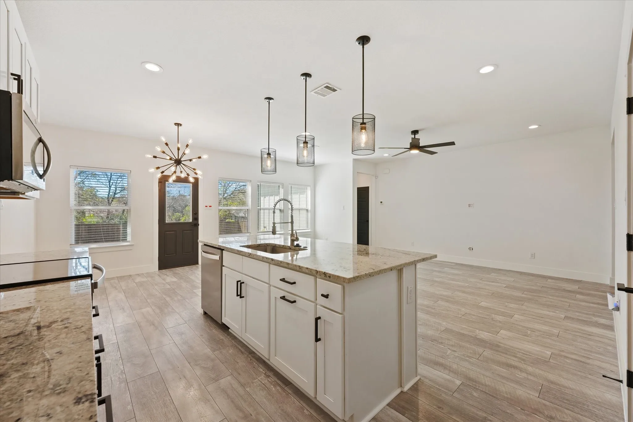 Single Family Residence For Sale in Dallas County , 3001 Fernwood Avenue, Dallas, Texas 75216, 4 Bedroom, 2 Bathroom, 1 Garage spaces, 1,738 Sqft, built in 2021, mls#21410562, Real Estate Agent in Dallas, Homes For Sale in Dallas county, Homes For Sale in Dallas, Realtor in Dallas Texas, Real Estate Brokerage Independent Realty Texas, Luminita Cordes Realtor