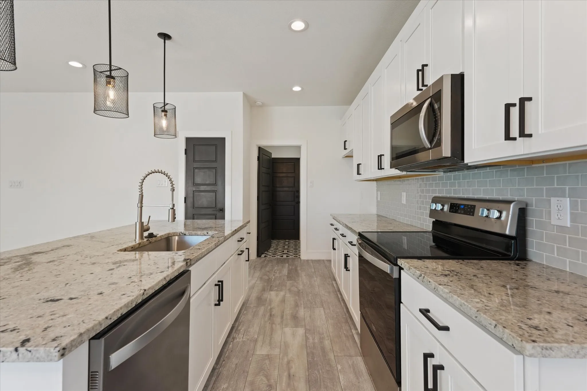 Single Family Residence For Sale in Dallas County , 3001 Fernwood Avenue, Dallas, Texas 75216, 4 Bedroom, 2 Bathroom, 1 Garage spaces, 1,738 Sqft, built in 2021, mls#21410562, Real Estate Agent in Dallas, Homes For Sale in Dallas county, Homes For Sale in Dallas, Realtor in Dallas Texas, Real Estate Brokerage Independent Realty Texas, Luminita Cordes Realtor