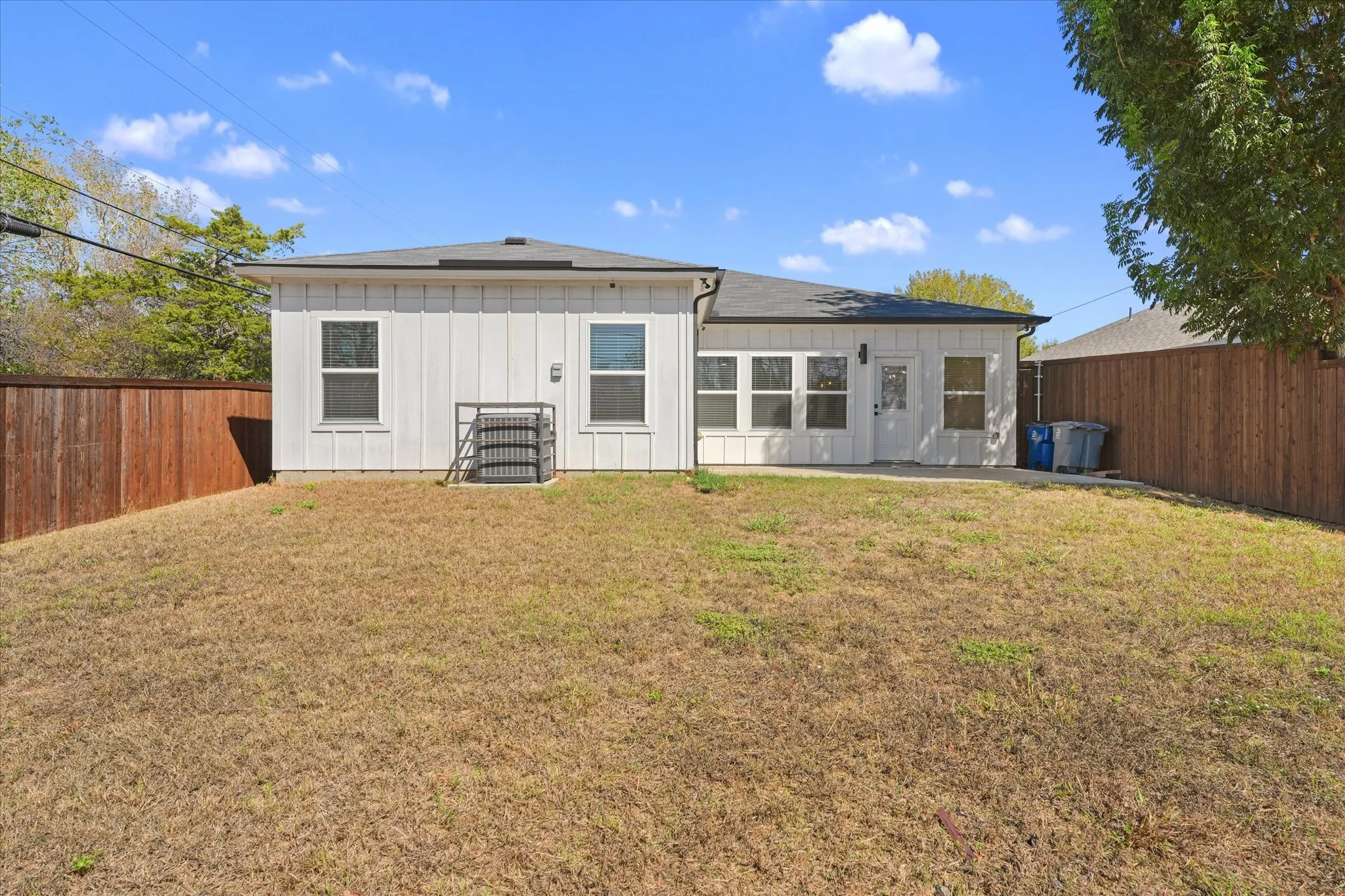 Single Family Residence For Sale in Dallas County , 3001 Fernwood Avenue, Dallas, Texas 75216, 4 Bedroom, 2 Bathroom, 1 Garage spaces, 1,738 Sqft, built in 2021, mls#21410562, Real Estate Agent in Dallas, Homes For Sale in Dallas county, Homes For Sale in Dallas, Realtor in Dallas Texas, Real Estate Brokerage Independent Realty Texas, Luminita Cordes Realtor