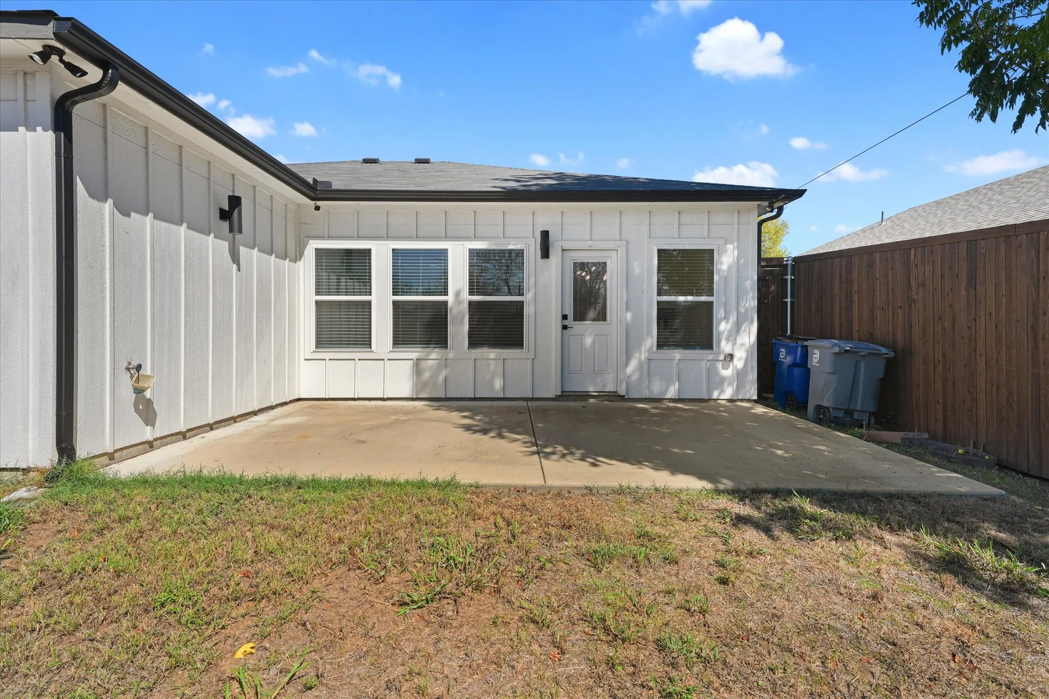 Single Family Residence For Sale in Dallas County , 3001 Fernwood Avenue, Dallas, Texas 75216, 4 Bedroom, 2 Bathroom, 1 Garage spaces, 1,738 Sqft, built in 2021, mls#21410562, Real Estate Agent in Dallas, Homes For Sale in Dallas county, Homes For Sale in Dallas, Realtor in Dallas Texas, Real Estate Brokerage Independent Realty Texas, Luminita Cordes Realtor