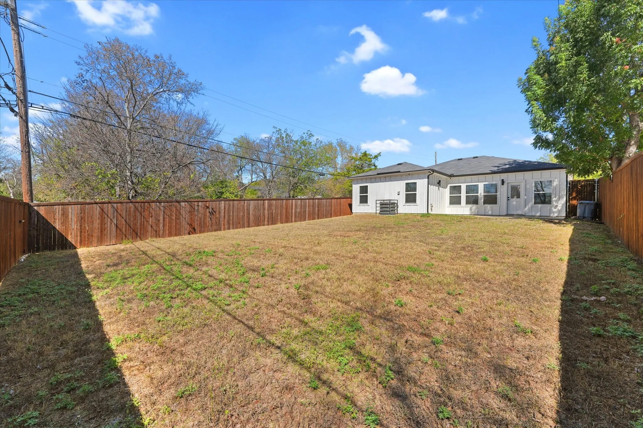 Single Family Residence For Sale in Dallas County , 3001 Fernwood Avenue, Dallas, Texas 75216, 4 Bedroom, 2 Bathroom, 1 Garage spaces, 1,738 Sqft, built in 2021, mls#21410562, Real Estate Agent in Dallas, Homes For Sale in Dallas county, Homes For Sale in Dallas, Realtor in Dallas Texas, Real Estate Brokerage Independent Realty Texas, Luminita Cordes Realtor
