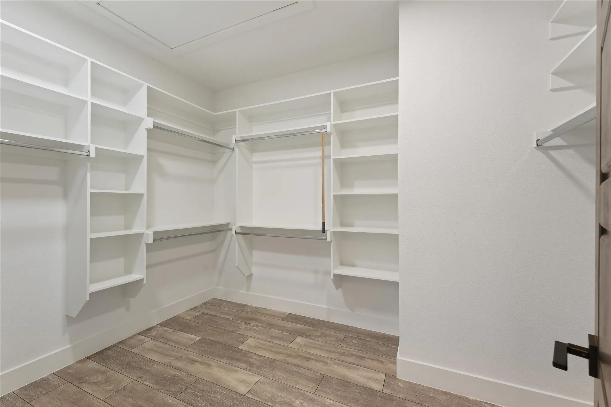 Single Family Residence For Sale in Dallas County , 3001 Fernwood Avenue, Dallas, Texas 75216, 4 Bedroom, 2 Bathroom, 1 Garage spaces, 1,738 Sqft, built in 2021, mls#21410562, Real Estate Agent in Dallas, Homes For Sale in Dallas county, Homes For Sale in Dallas, Realtor in Dallas Texas, Real Estate Brokerage Independent Realty Texas, Luminita Cordes Realtor