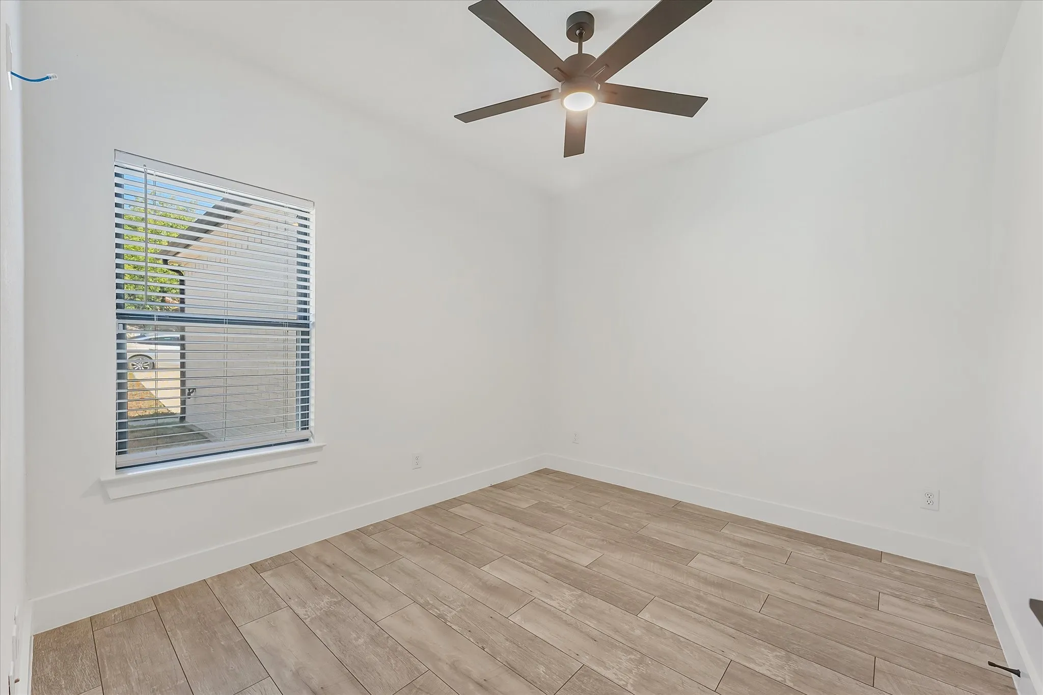 Single Family Residence For Sale in Dallas County , 3001 Fernwood Avenue, Dallas, Texas 75216, 4 Bedroom, 2 Bathroom, 1 Garage spaces, 1,738 Sqft, built in 2021, mls#21410562, Real Estate Agent in Dallas, Homes For Sale in Dallas county, Homes For Sale in Dallas, Realtor in Dallas Texas, Real Estate Brokerage Independent Realty Texas, Luminita Cordes Realtor