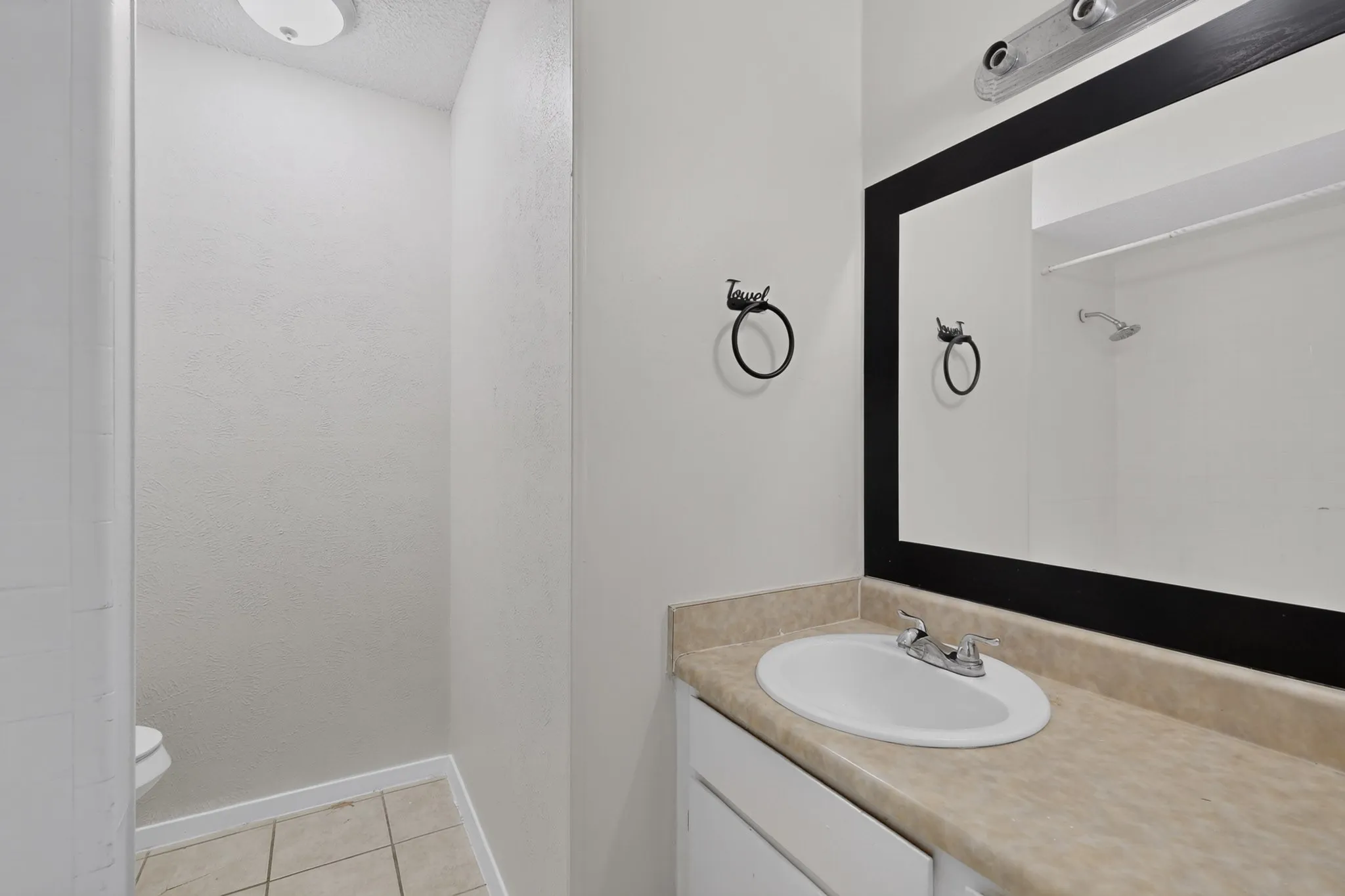 Duplex For Rent in Dallas County , 910 N Nursery Road, Irving, Texas 75061, 2 Bedroom, 2 Bathroom, 2 Garage spaces, 1,122 Sqft, built in 1981, mls#21410402, Real Estate Agent in Irving, Homes For Rent in Dallas county, Homes For Rent in Irving, Realtor in Irving Texas, Real Estate Brokerage Independent Realty Texas, Luminita Cordes Realtor