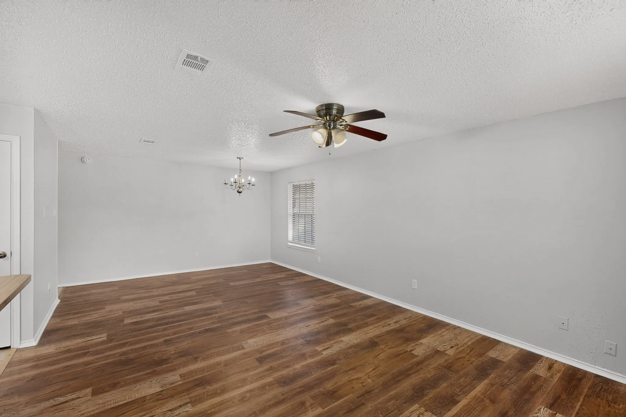 Duplex For Rent in Dallas County , 910 N Nursery Road, Irving, Texas 75061, 2 Bedroom, 2 Bathroom, 2 Garage spaces, 1,122 Sqft, built in 1981, mls#21410402, Real Estate Agent in Irving, Homes For Rent in Dallas county, Homes For Rent in Irving, Realtor in Irving Texas, Real Estate Brokerage Independent Realty Texas, Luminita Cordes Realtor