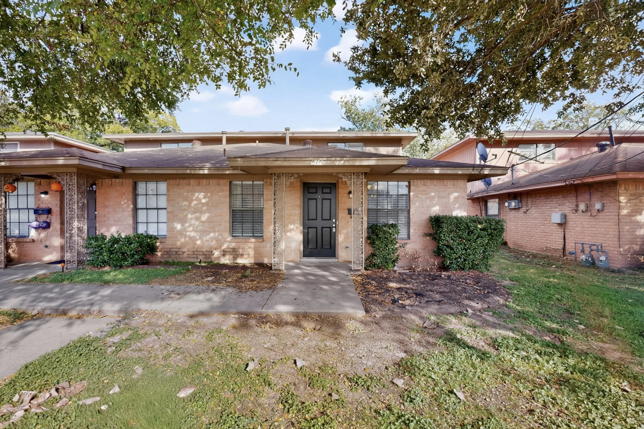 Duplex For Rent in Dallas County , 910 N Nursery Road, Irving, Texas 75061, 2 Bedroom, 2 Bathroom, 2 Garage spaces, 1,122 Sqft, built in 1981, mls#21410402, Real Estate Agent in Irving, Homes For Rent in Dallas county, Homes For Rent in Irving, Realtor in Irving Texas, Real Estate Brokerage Independent Realty Texas, Luminita Cordes Realtor