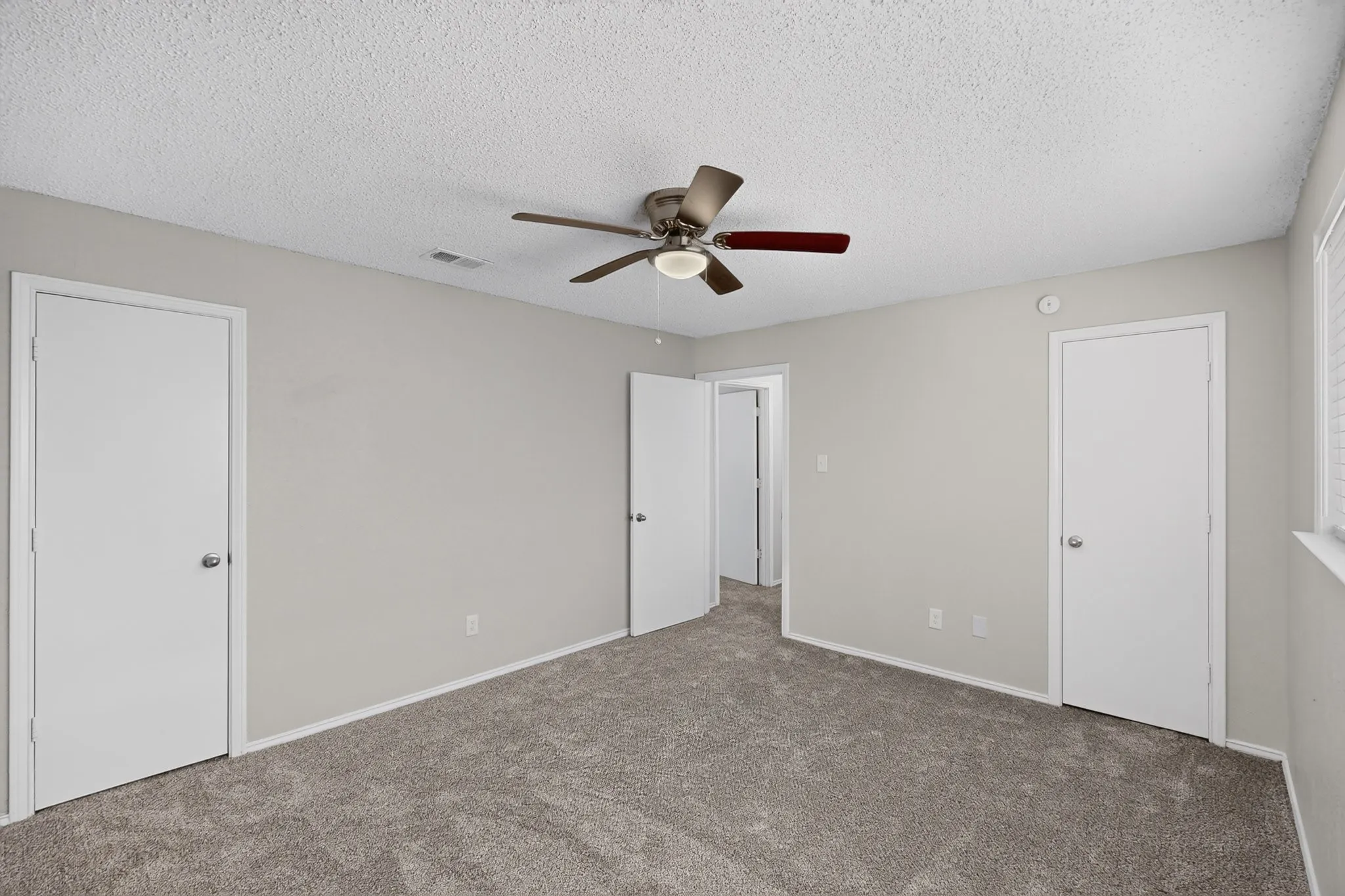Duplex For Rent in Dallas County , 910 N Nursery Road, Irving, Texas 75061, 2 Bedroom, 2 Bathroom, 2 Garage spaces, 1,122 Sqft, built in 1981, mls#21410402, Real Estate Agent in Irving, Homes For Rent in Dallas county, Homes For Rent in Irving, Realtor in Irving Texas, Real Estate Brokerage Independent Realty Texas, Luminita Cordes Realtor