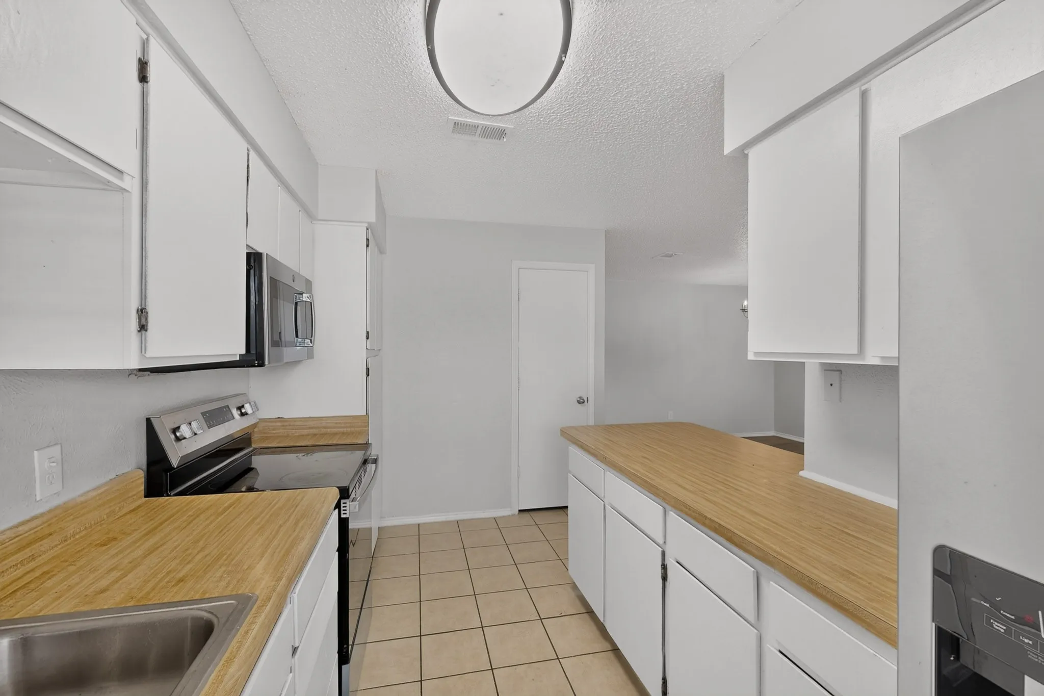 Duplex For Rent in Dallas County , 910 N Nursery Road, Irving, Texas 75061, 2 Bedroom, 2 Bathroom, 2 Garage spaces, 1,122 Sqft, built in 1981, mls#21410402, Real Estate Agent in Irving, Homes For Rent in Dallas county, Homes For Rent in Irving, Realtor in Irving Texas, Real Estate Brokerage Independent Realty Texas, Luminita Cordes Realtor